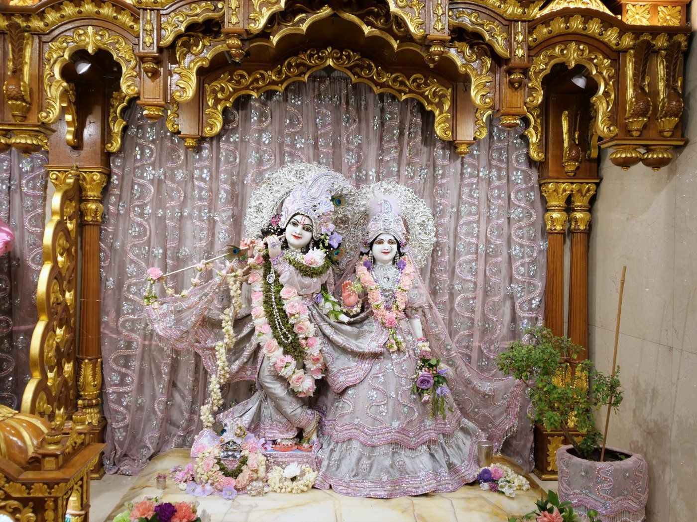 1400x1050 ISKCON London Radha Krishna Temple On X