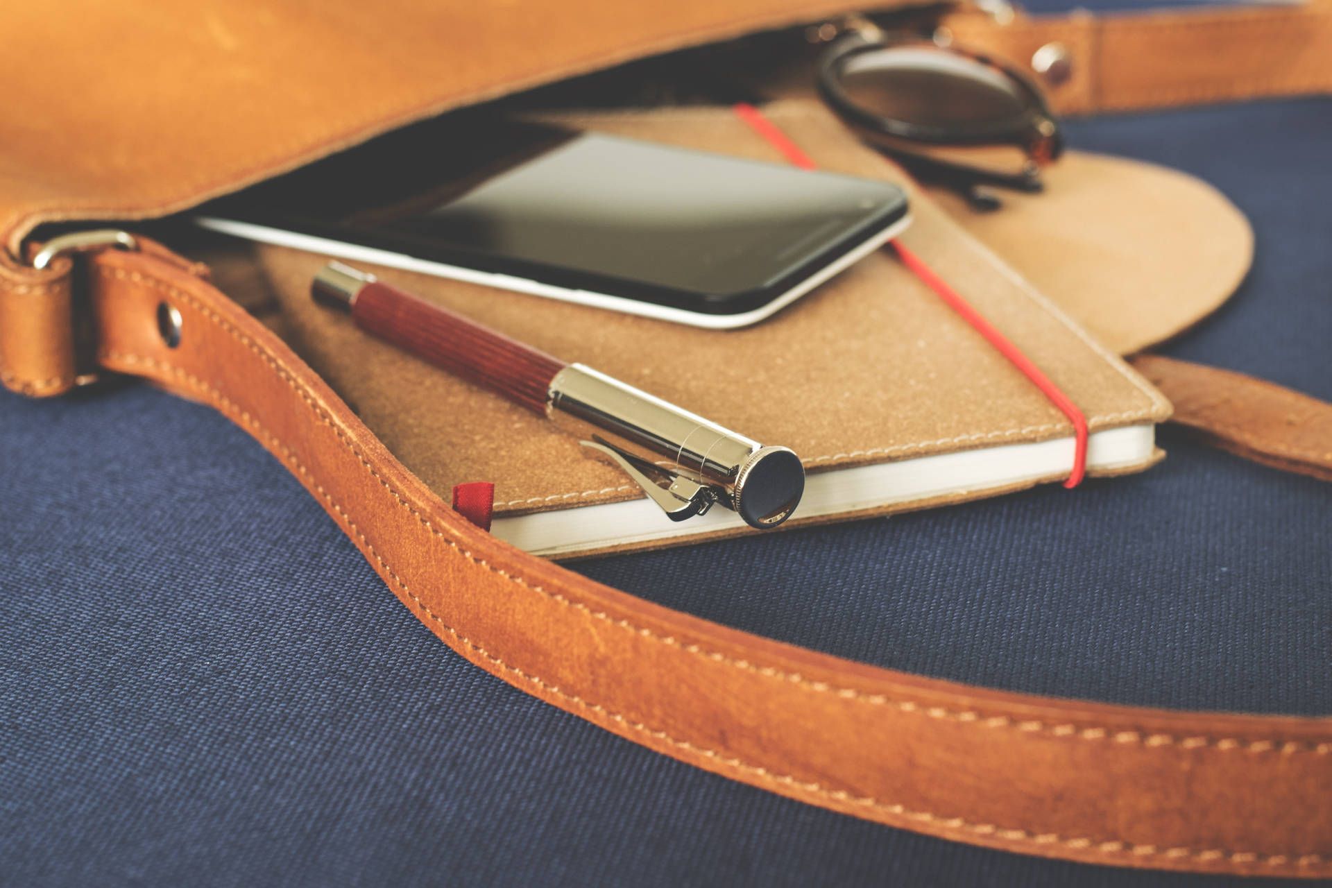 1920x1280 Download free School Bag Study 4k