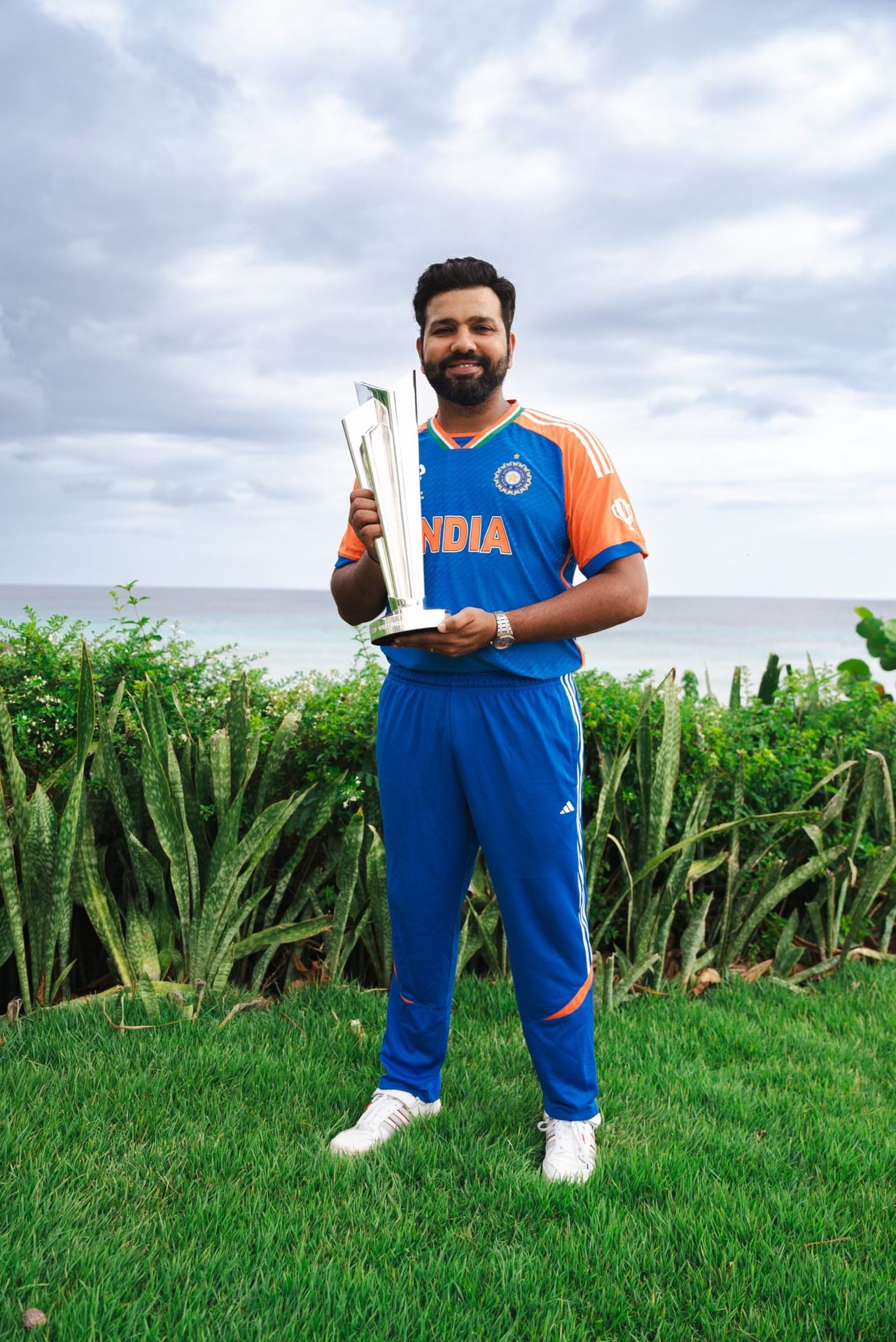 1280x1916 Rohit Sharma poses with coveted T20