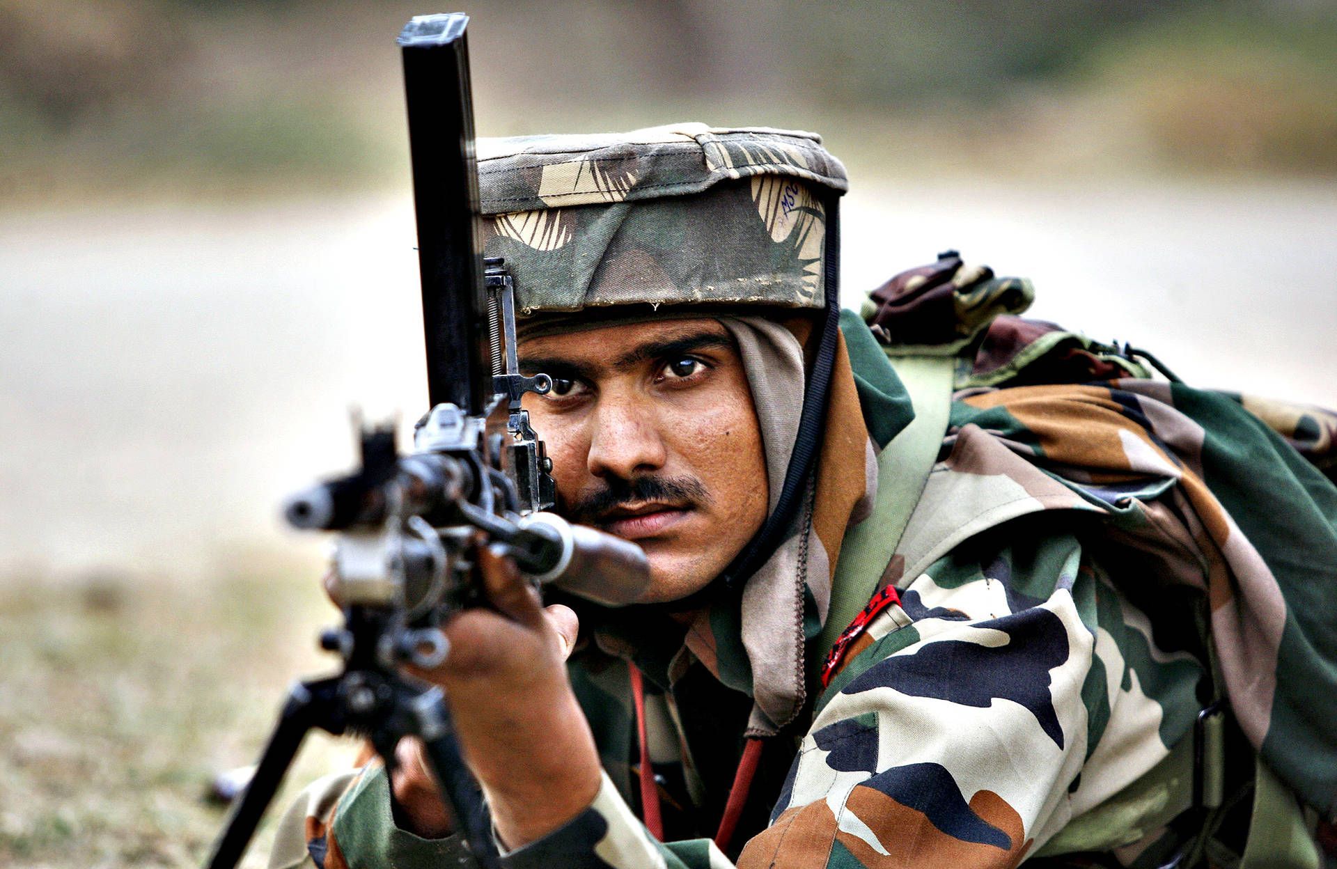 1920x1248 Indian Army Man Aiming Wallpaper