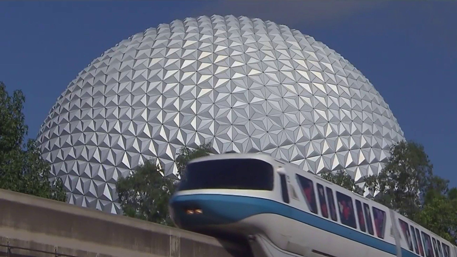 1920x1080 Woman sues Disney after monorail doors