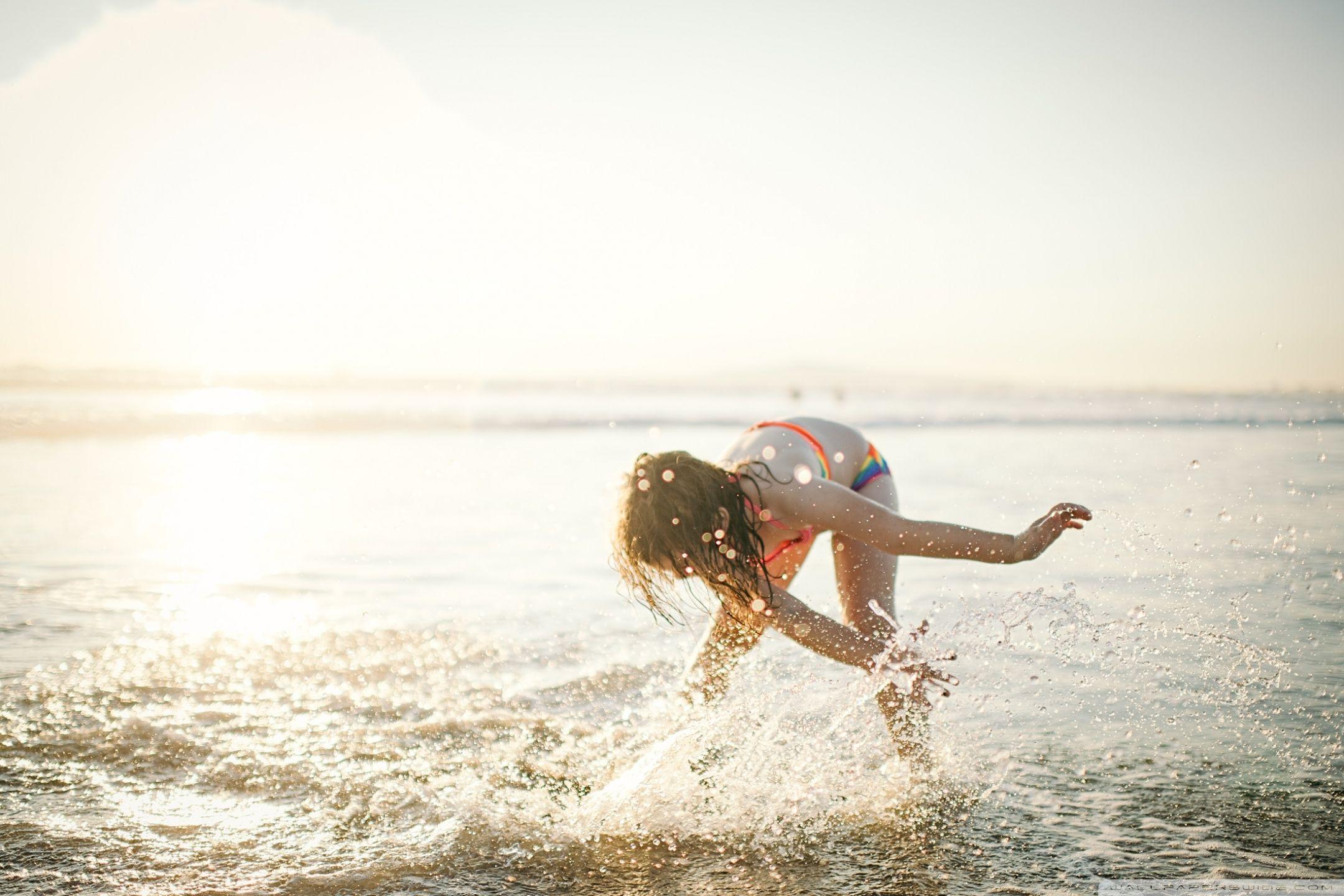 2160x1440 Child Girl Playing, Beach Fun, Water Splash, Summer ❤ 4K HD
