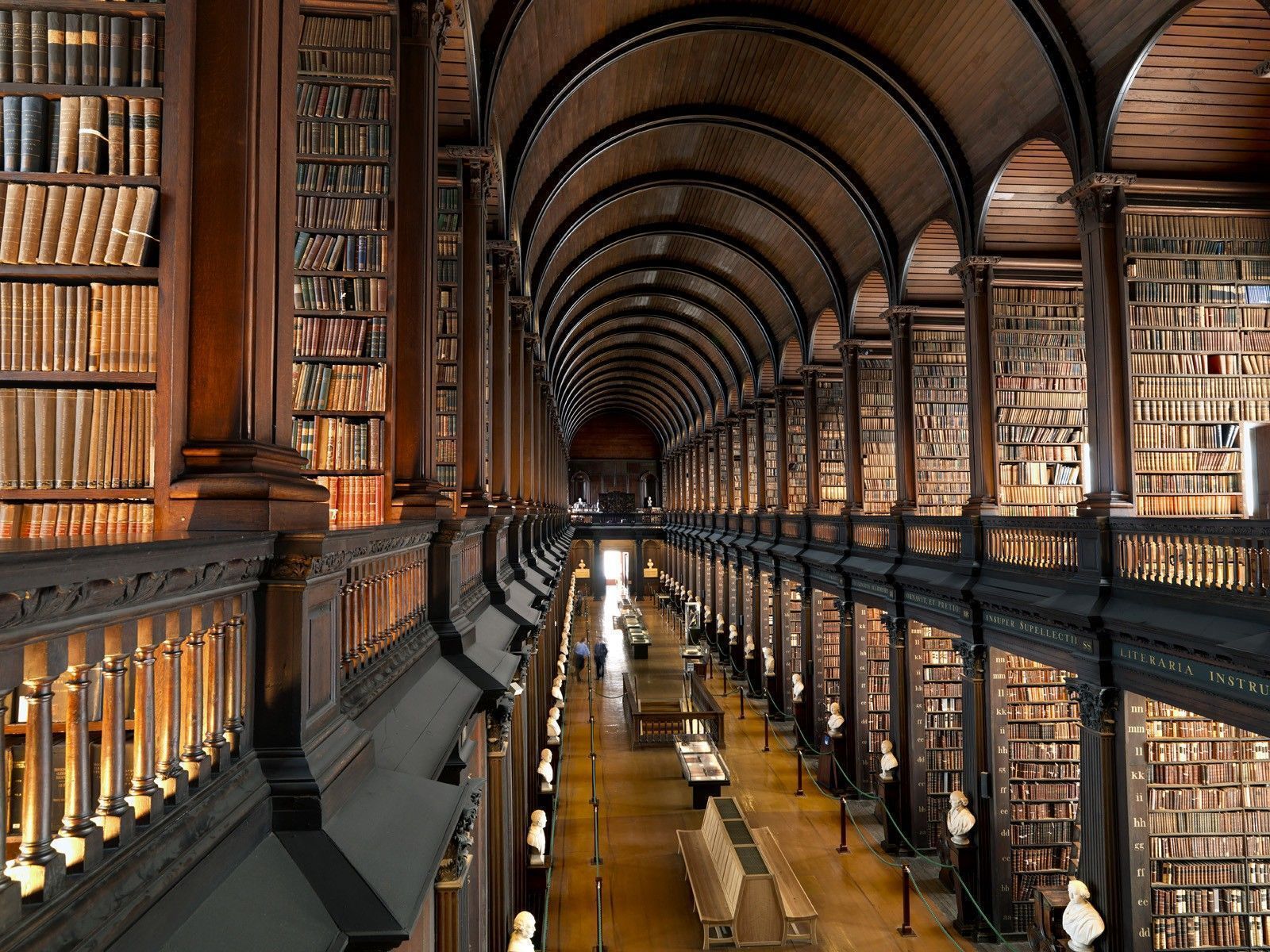 1600x1200 Large library
