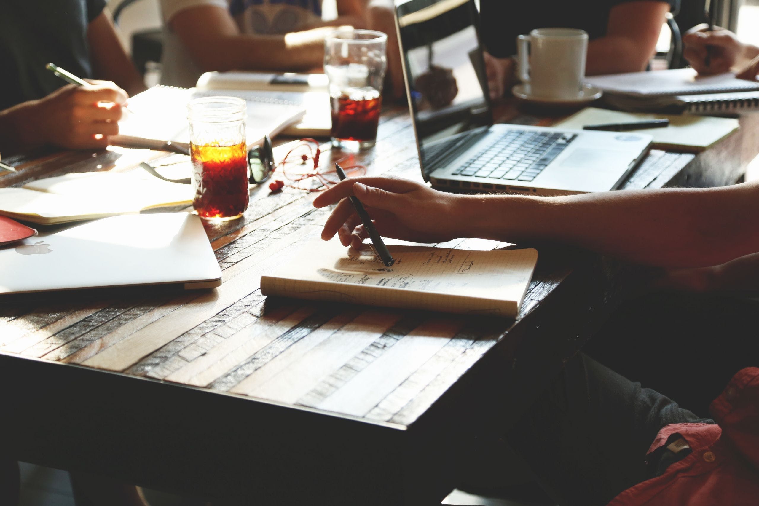 2560x1707 HD Monday Business Meeting Wallpaper
