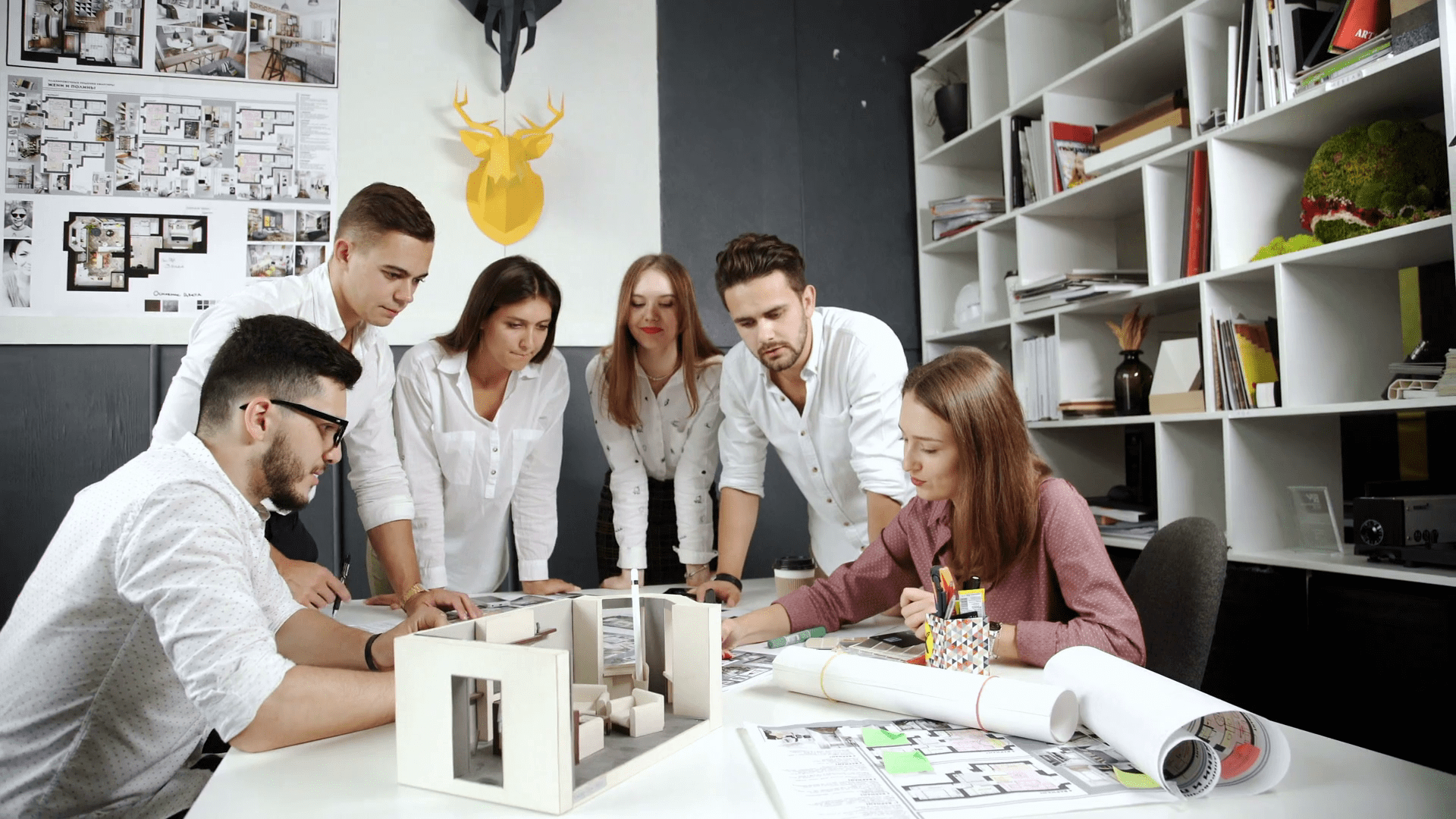 1920x1080 business people having a discussion