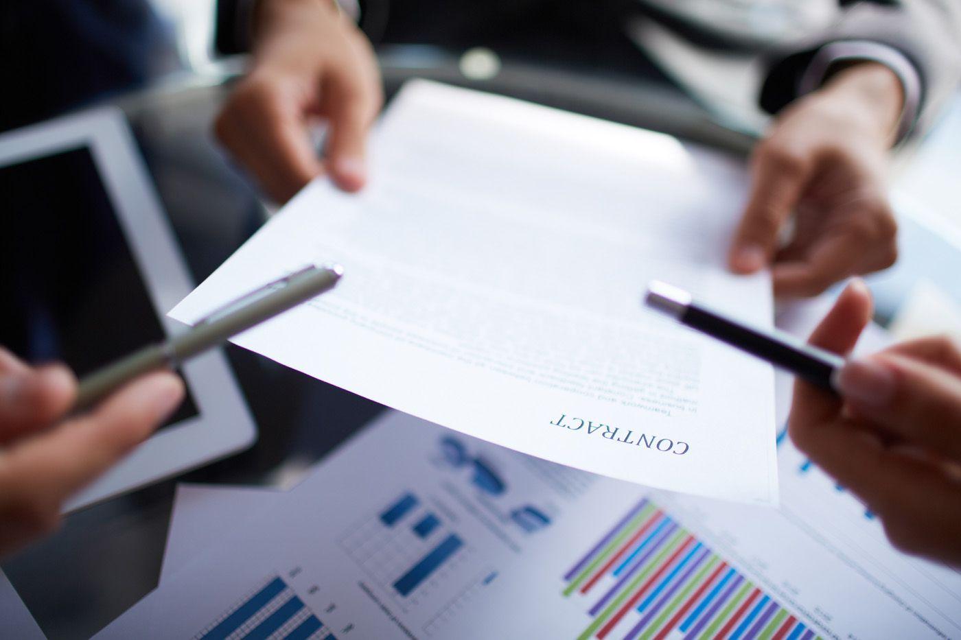 1400x933 Business figures and documents and paper 50264