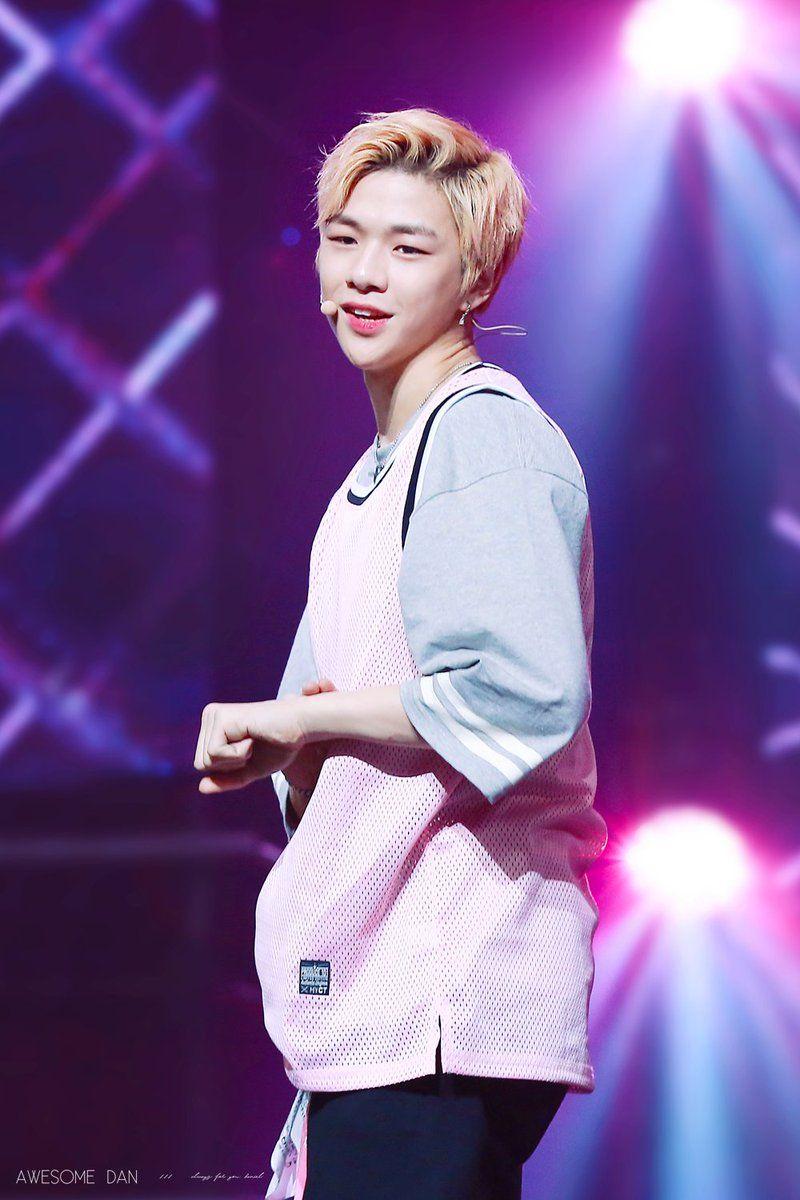 800x1200 Wanna One Wallpaper