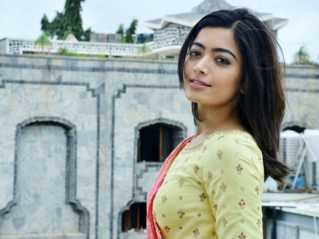 Rashmika Mandanna Wallpapers Top Free Rashmika Mandanna Backgrounds Wallpaperaccess