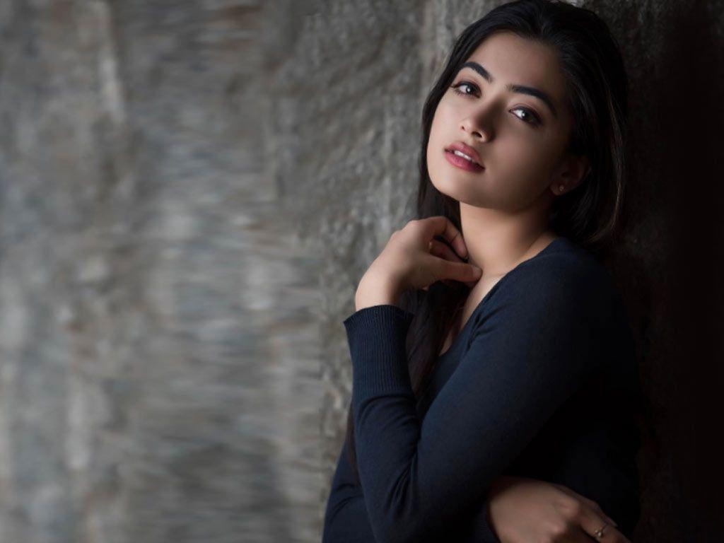 1024x768 Actress Rashmika Mandanna HD Photo