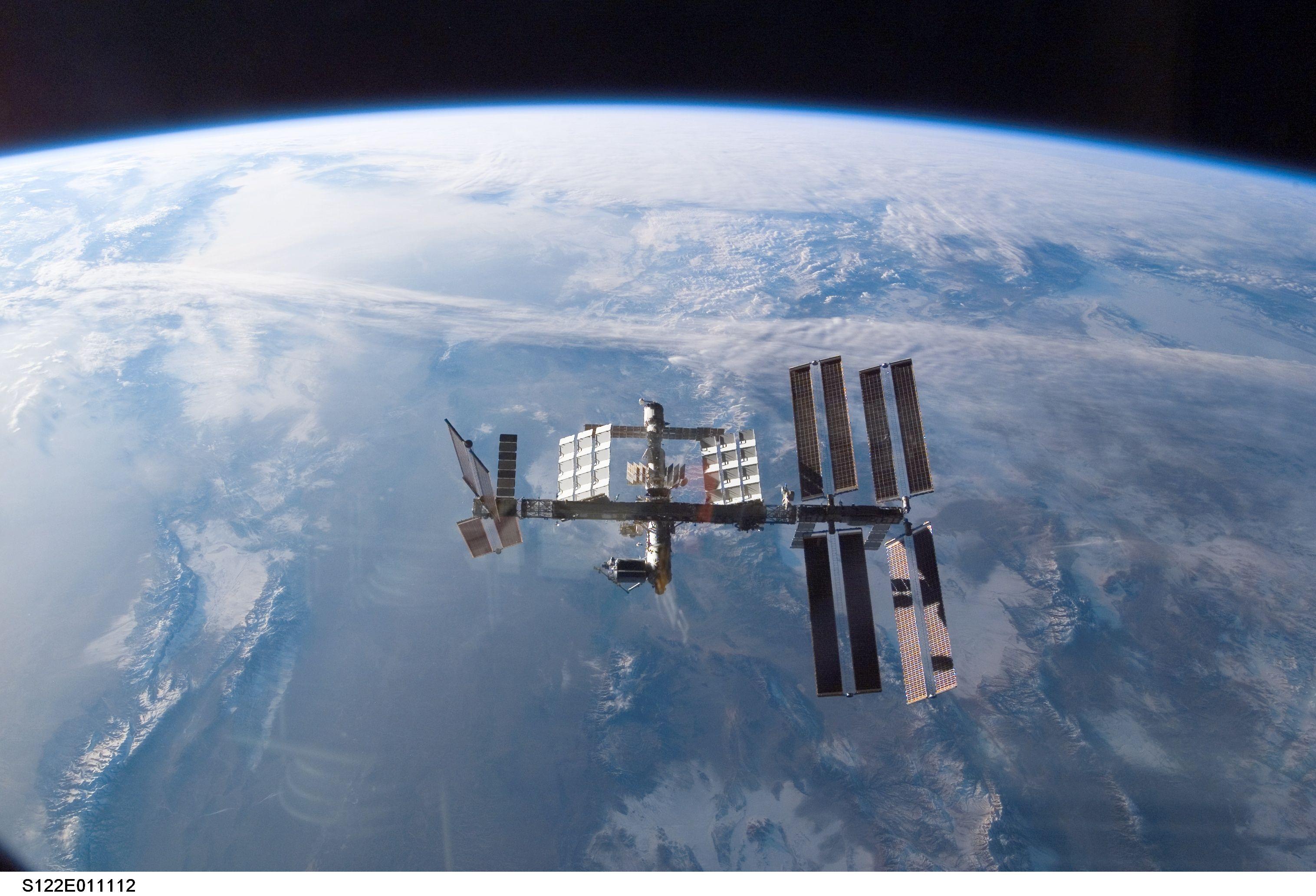 3032x2064 International Space Station Wallpaperx2064