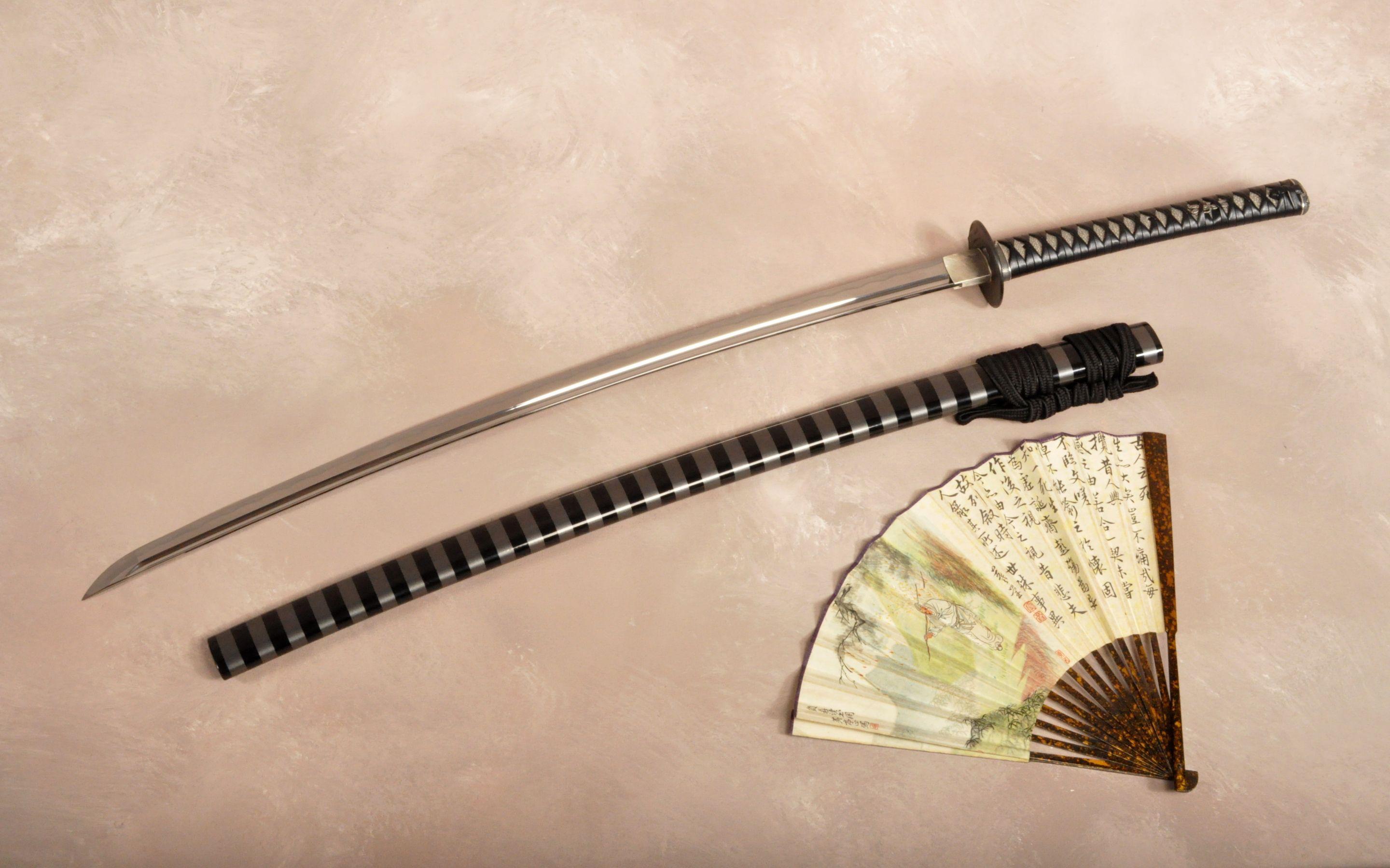 2880x1800 Katana sword hand fan wallpaperx1800