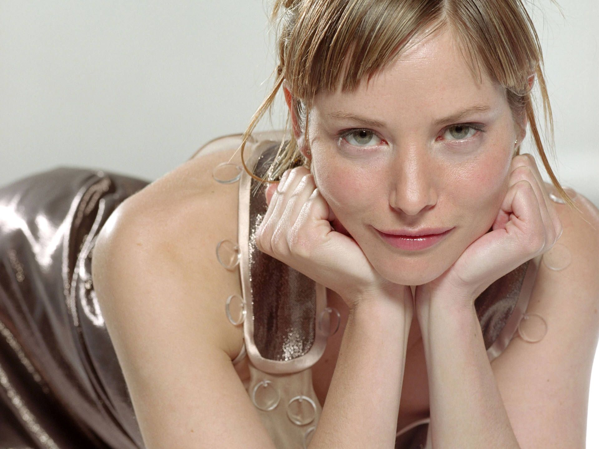 1920x1440 Sienna Guillory HD Wallpaper