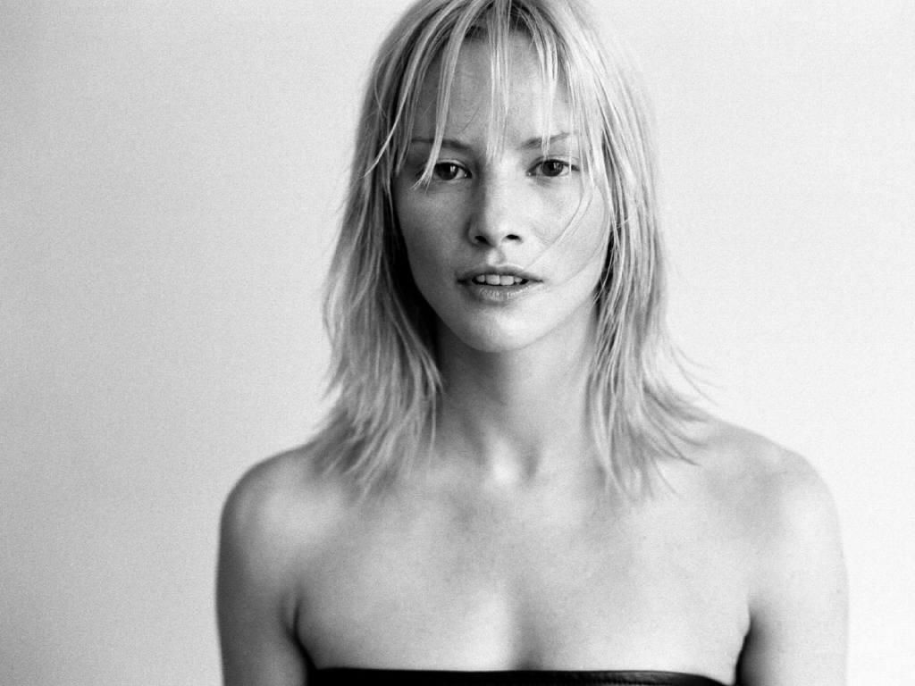 1024x768 Wallpaper Sienna Guillory Celebrities