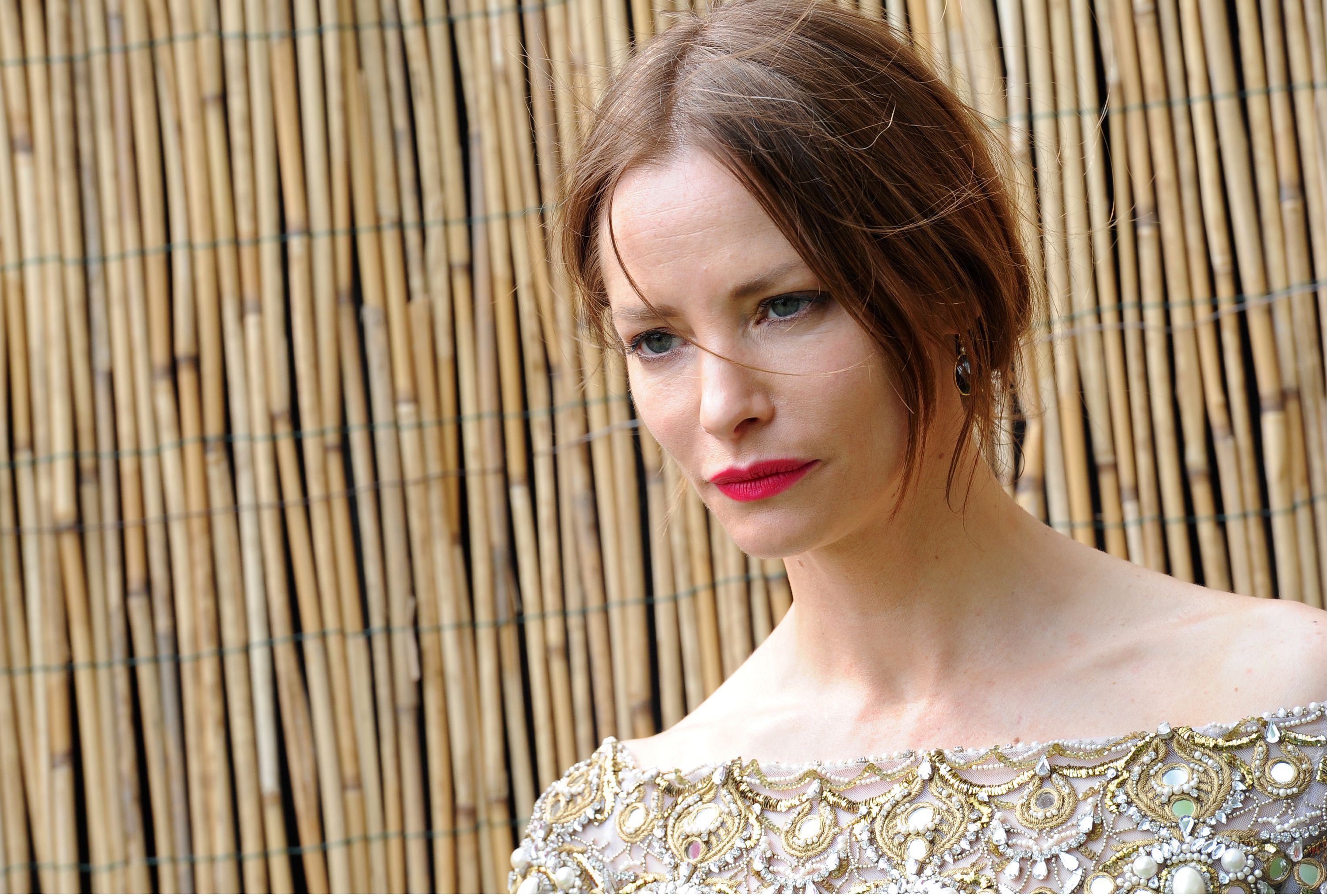 3000x2026 Sienna Guillory HD Wallpaper