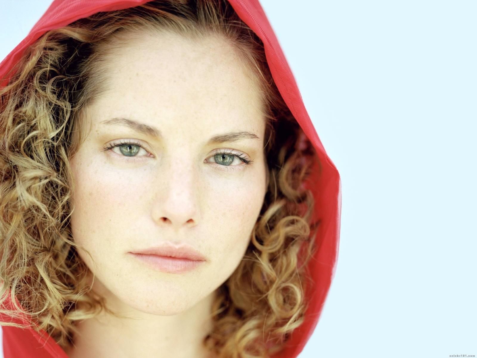 1600x1200 Sienna Guillory Wallpaper 1600x1200