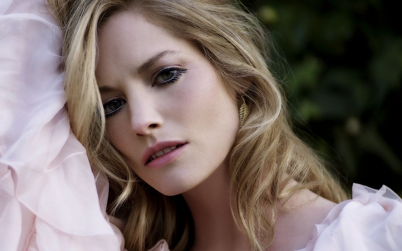 1280x800 Sienna Guillory is such a beauty! : r