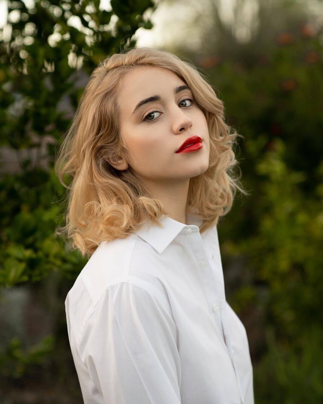 1080x1350 Caylee Cowan Wallpaper