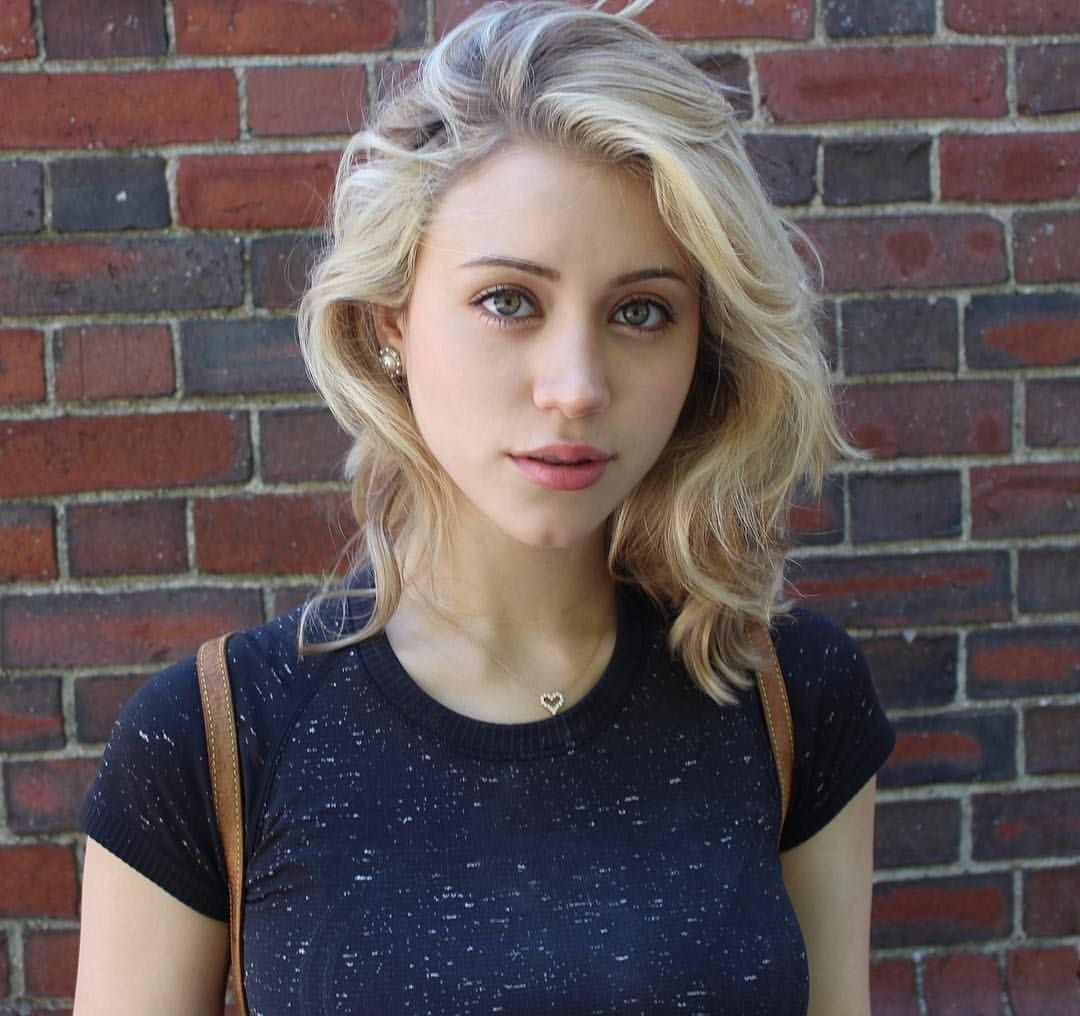 1080x1016 Caylee Cowan Wallpaper
