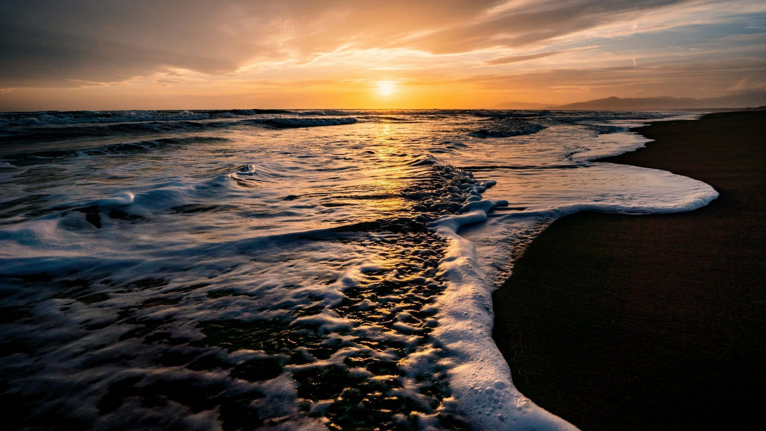 2560x1440 sunset in Marina di Grosseto, Italy