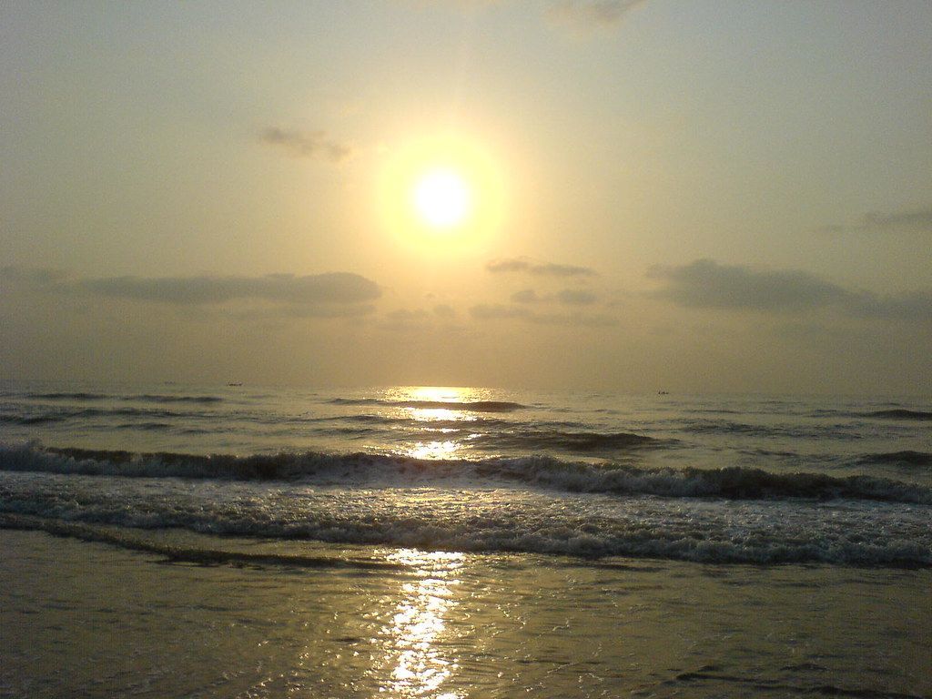 1024x768 Sunrise at Marina beach, Chennai, India