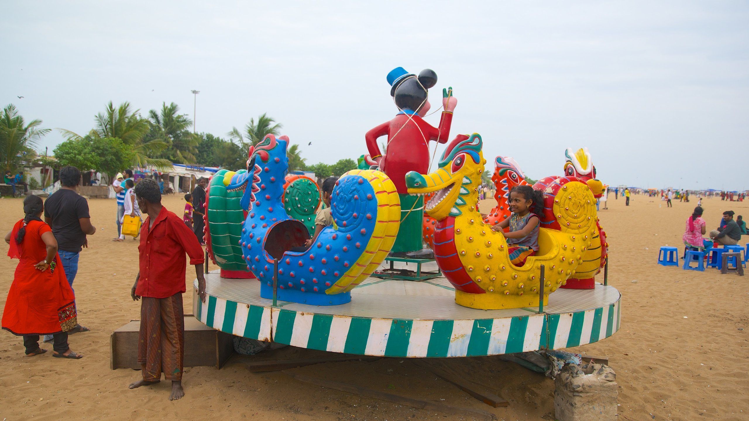 2560x1440 Marina Beach Tours