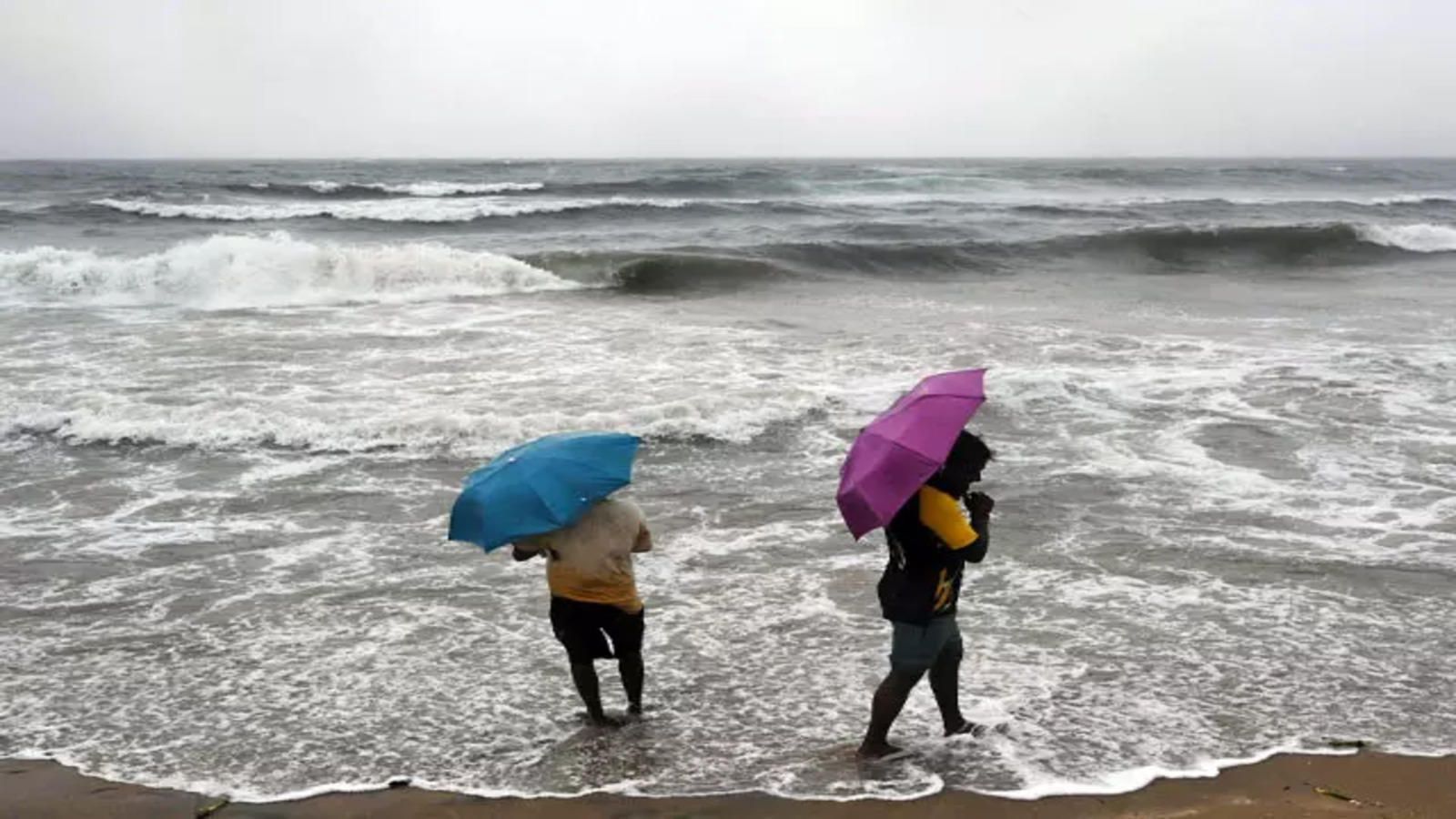 1600x900 Chennai rains: Marina Beach flooded due