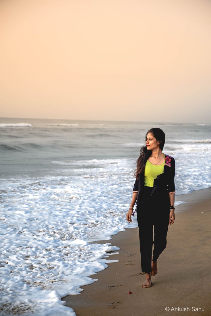 735x1104 Chennai marina beach