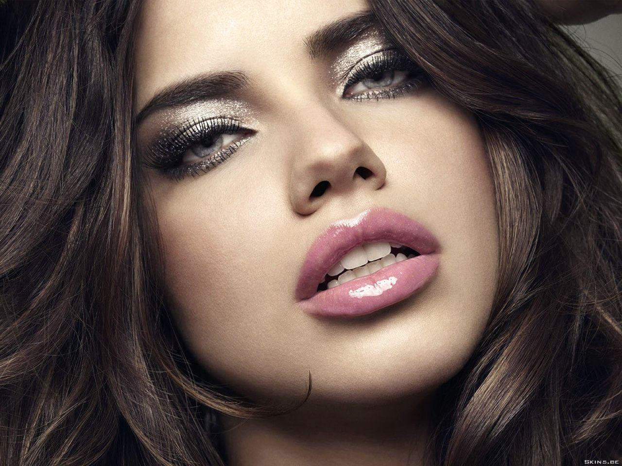 1280x960 Adriana Lima desktop wallpaper free download in widescreen