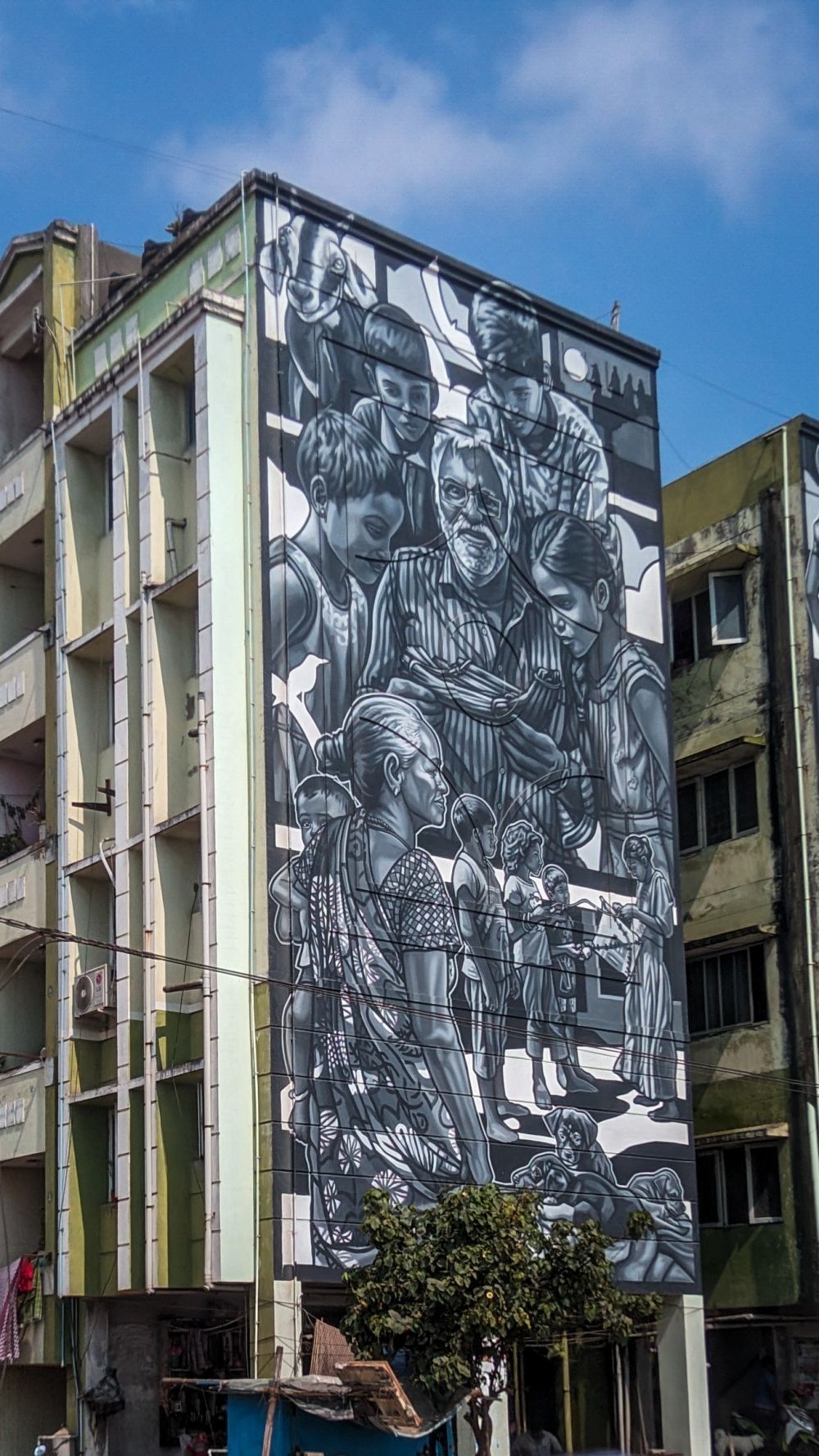 1000x1778 Wall Art on building at the road side