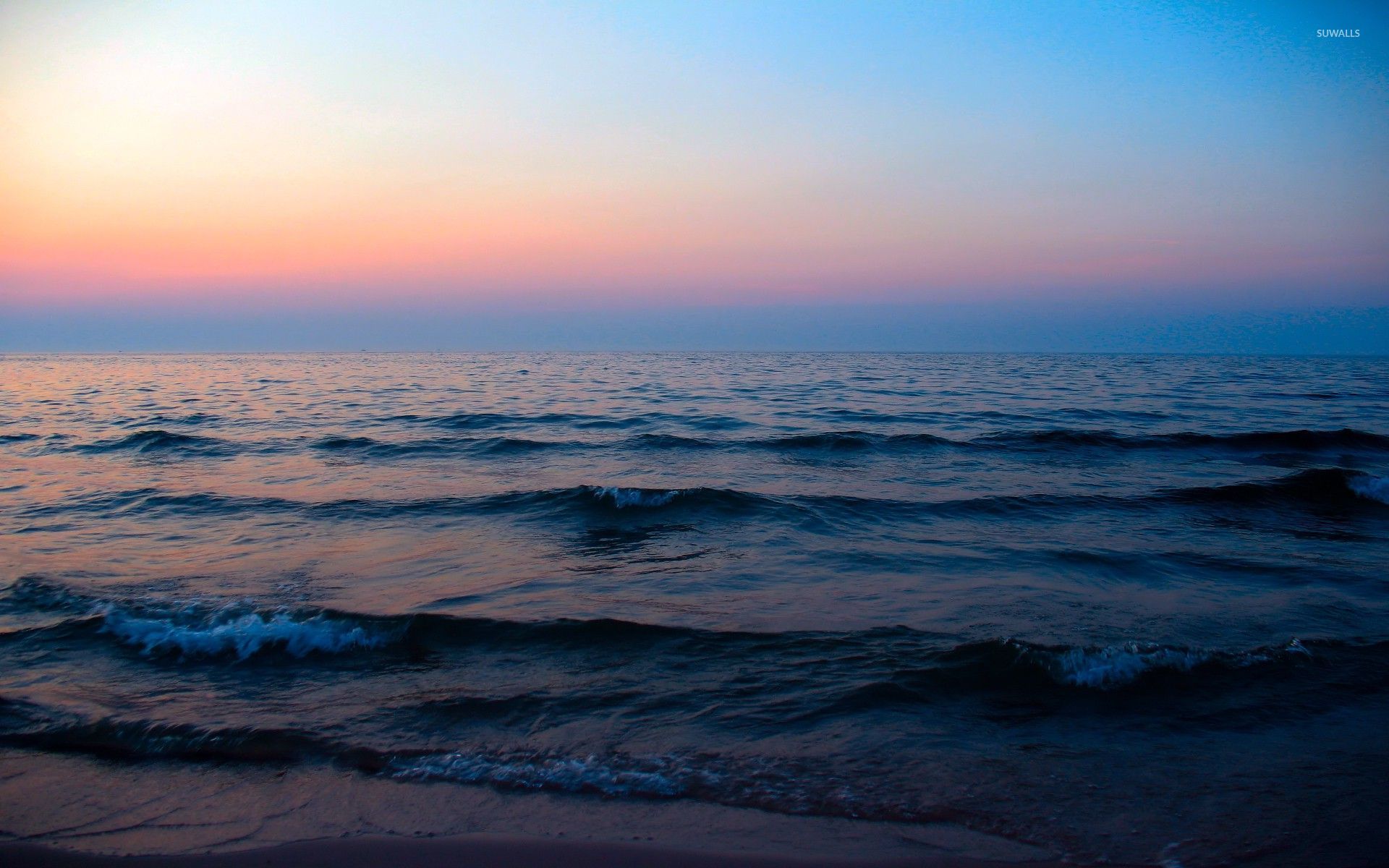 1920x1200 Waves coming to the beach wallpaper