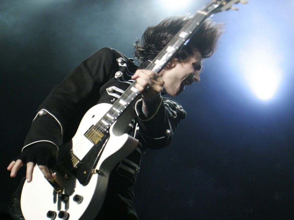 1024x768 Frank Iero Wallpaper 26070560