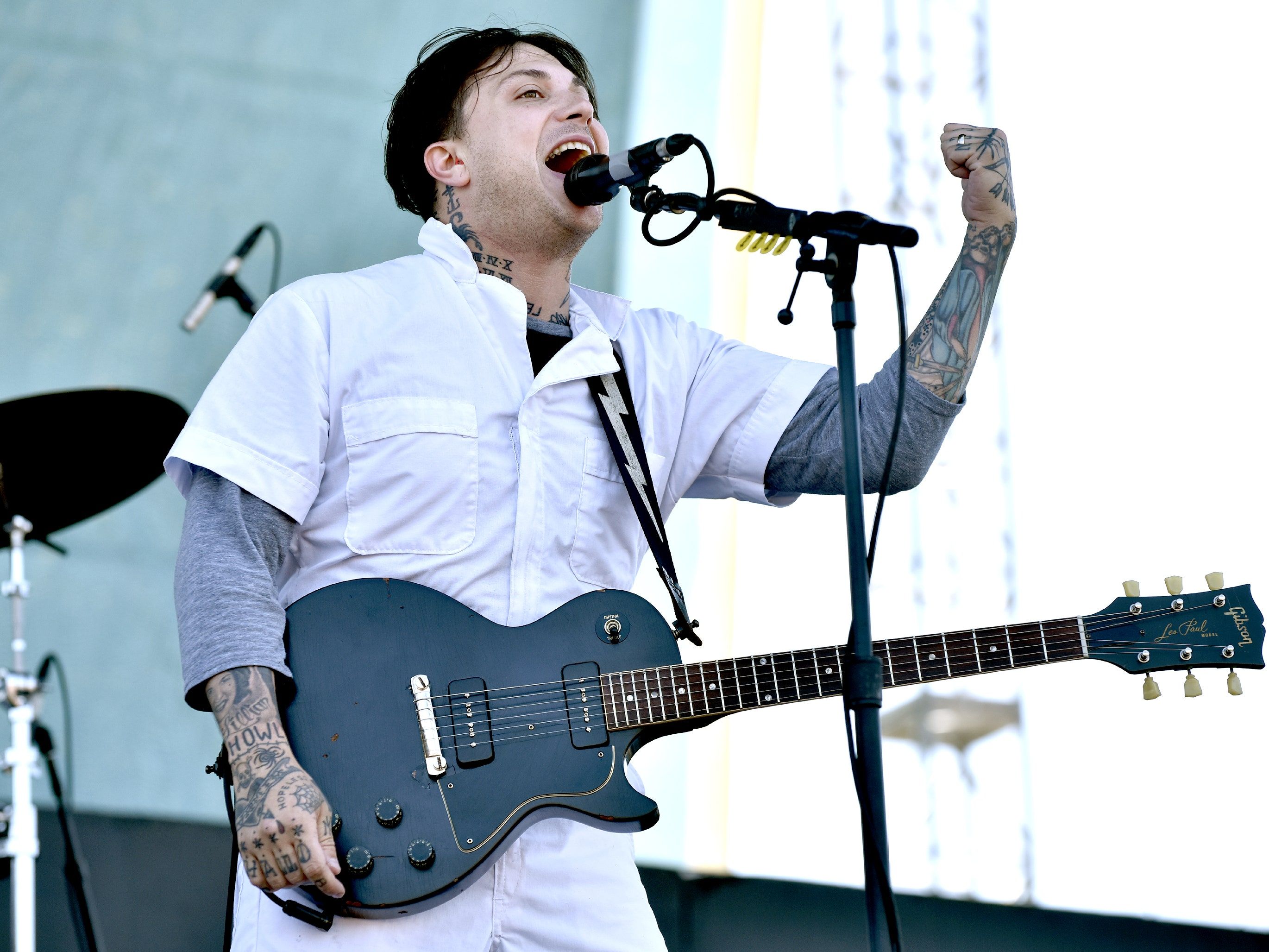 2740x2055 Frank Iero Wants to Sell Binders