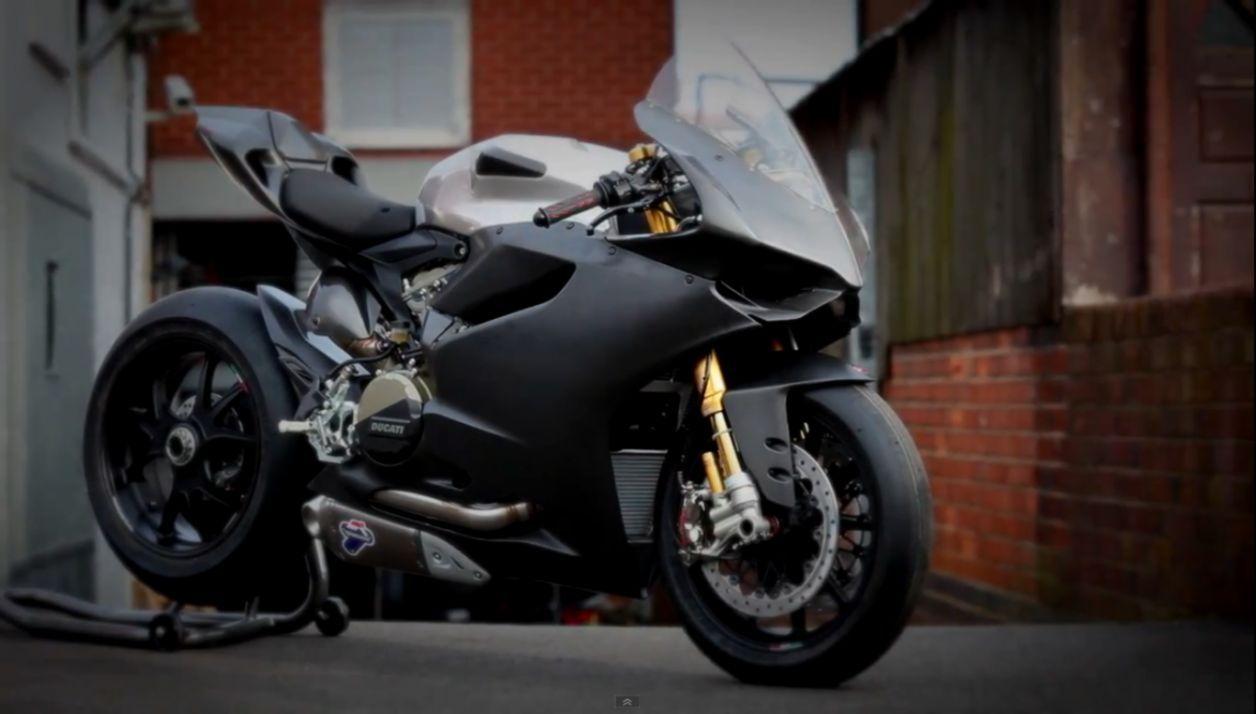 1256x714 Ducati Superbike 1199 Panigale Stand HD