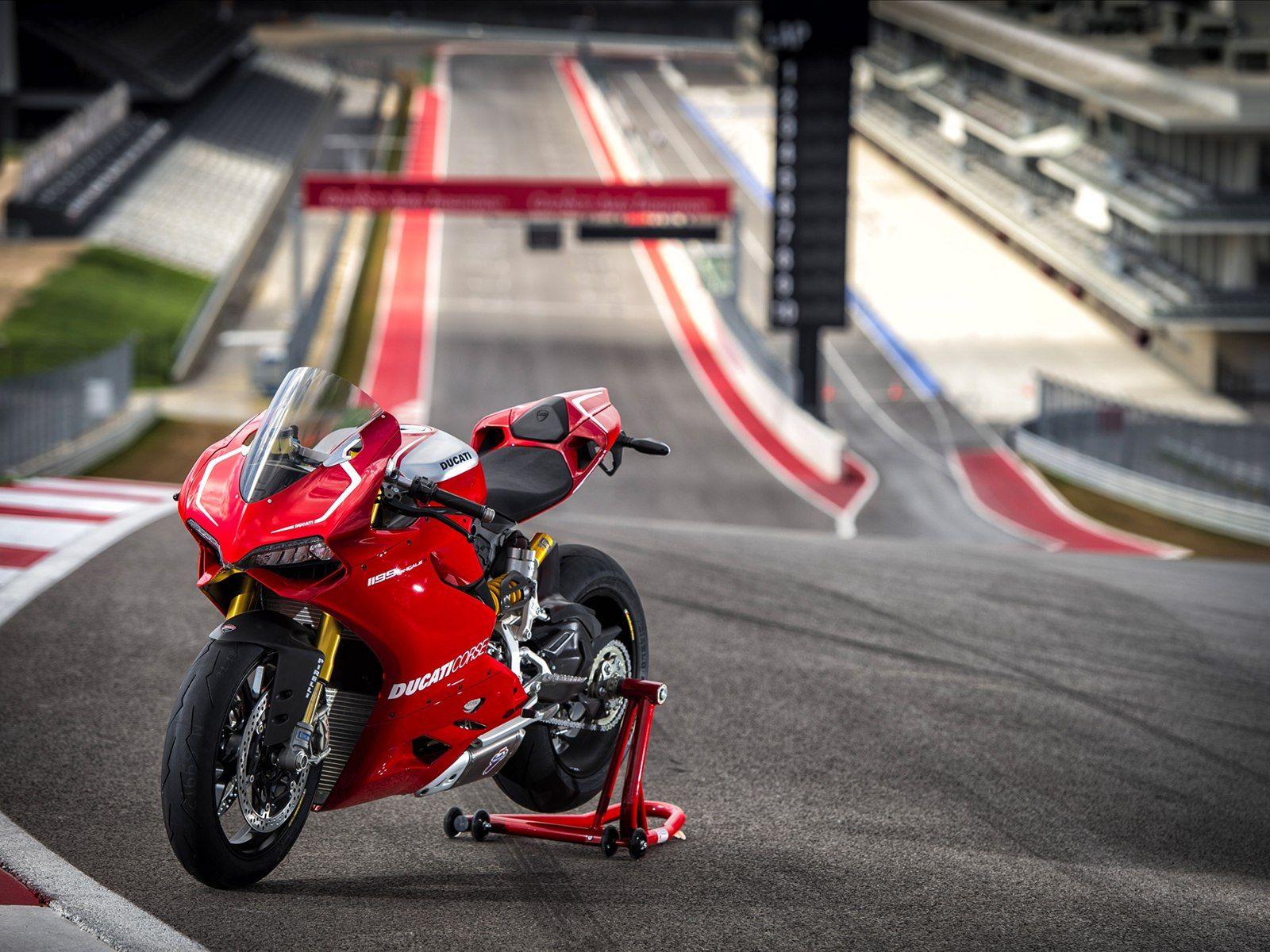 1600x1200 Ducati Superbike 1199 Panigale R 2013 Exotic Car Wallpaper