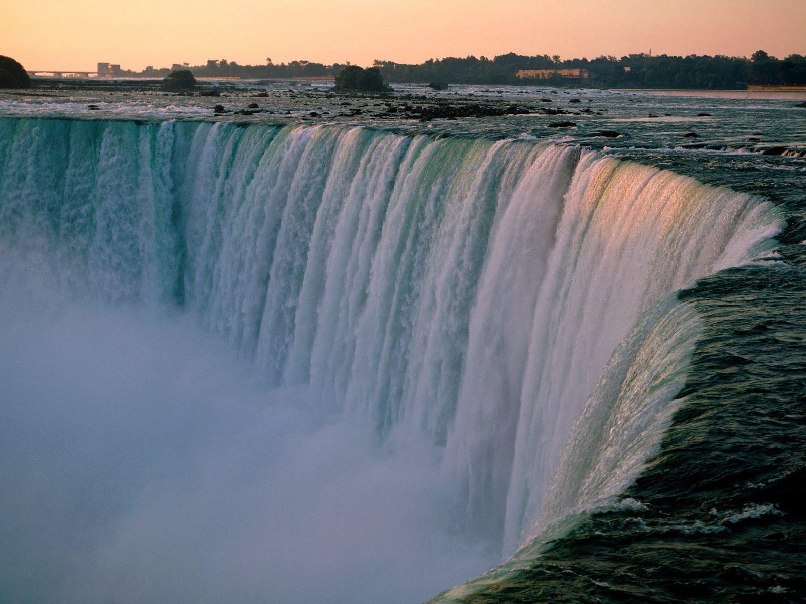 1600x1200 Niagara Falls Wallpaper