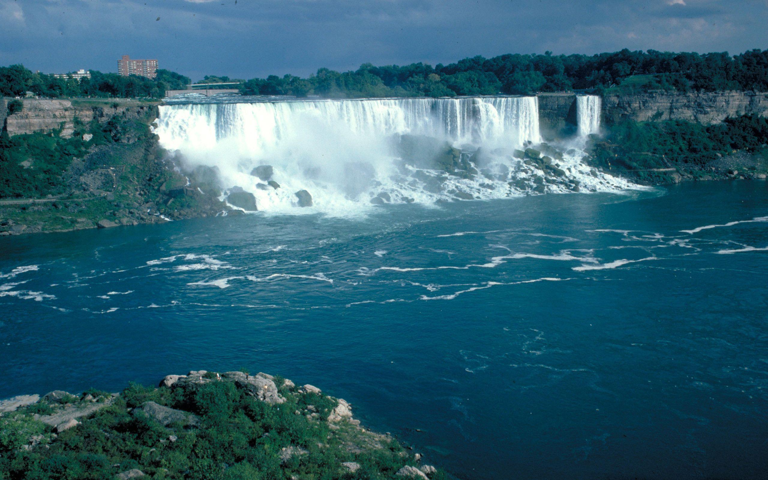2560x1600 Niagara Falls Wallpaper