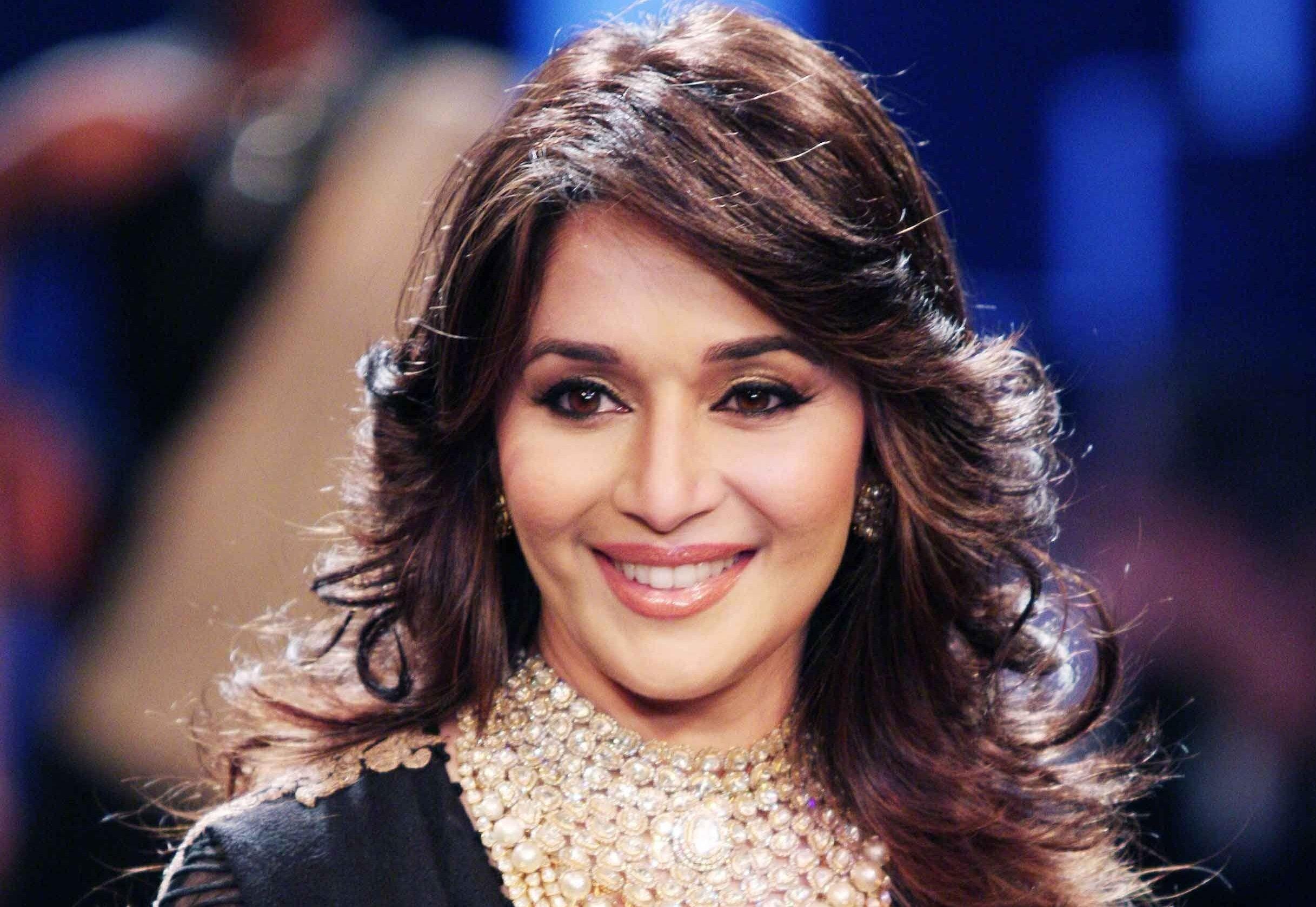 Madhuri Dixit Wallpapers - Top Free Madhuri Dixit Backgrounds ...