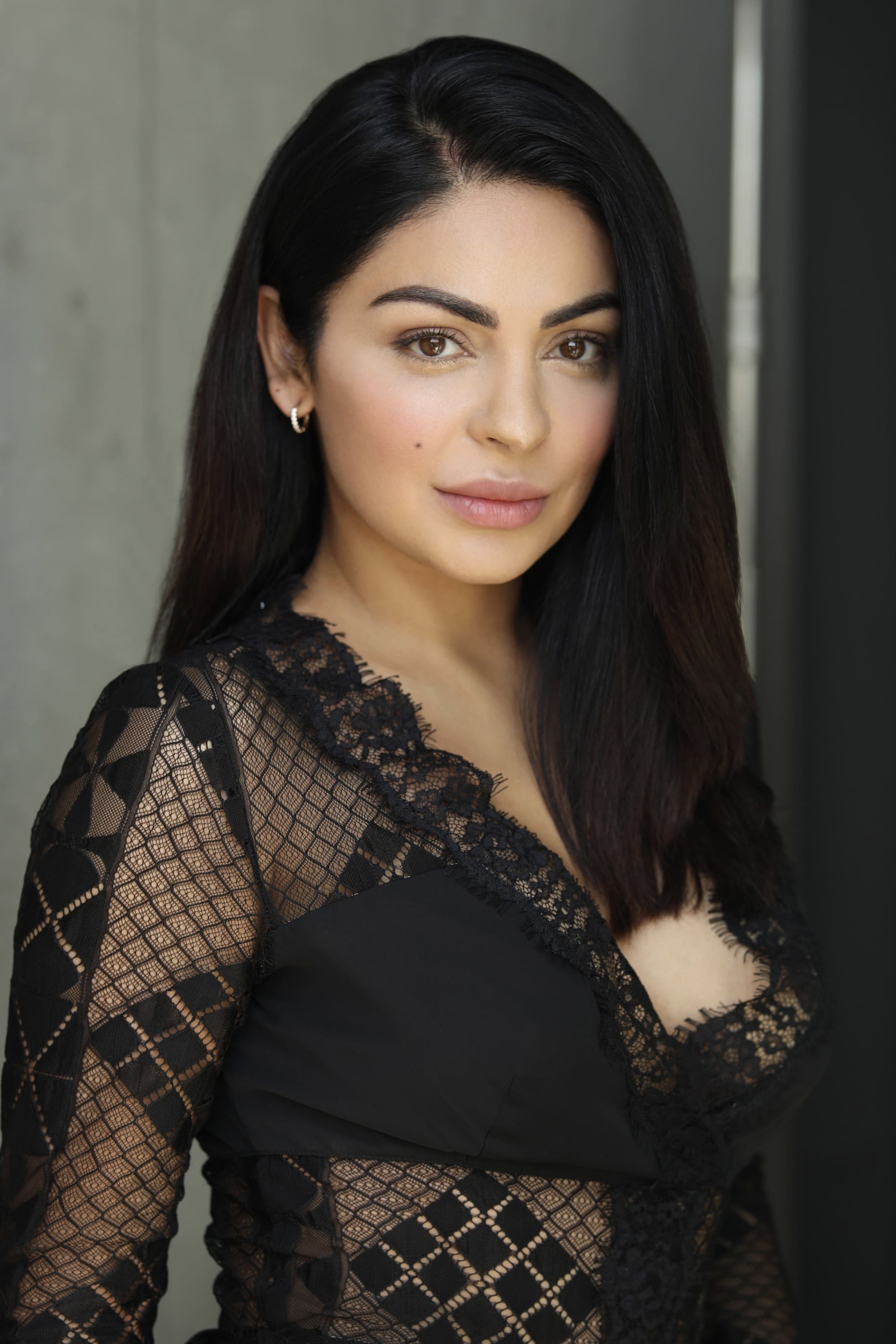 2000x3000 Neeru Bajwa Image —