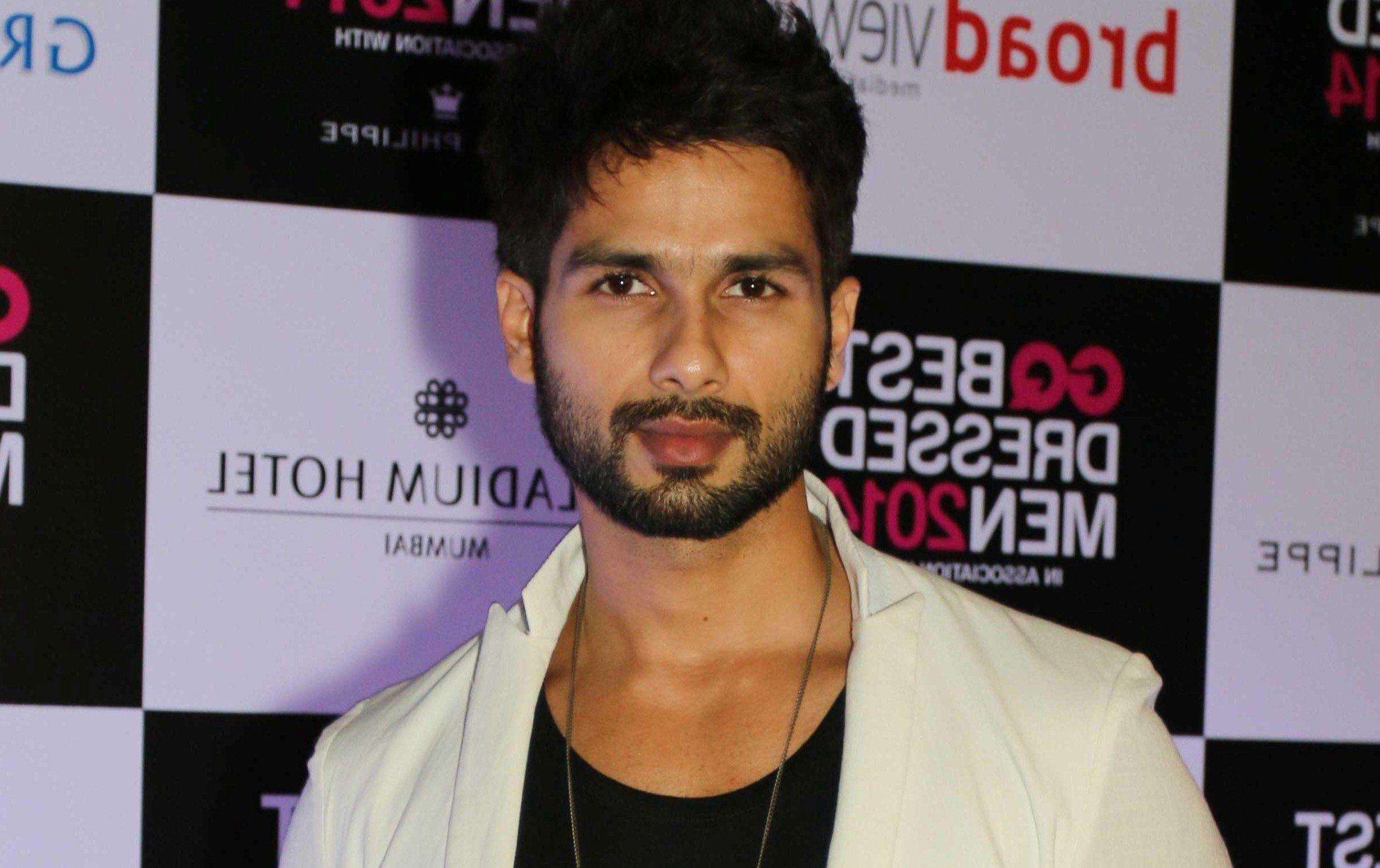 2422x1524 Shahid Kapoor Wallpaper