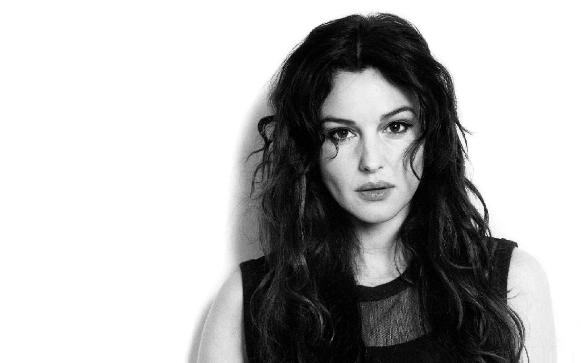 1920x1200 Monica Bellucci Wallpaper