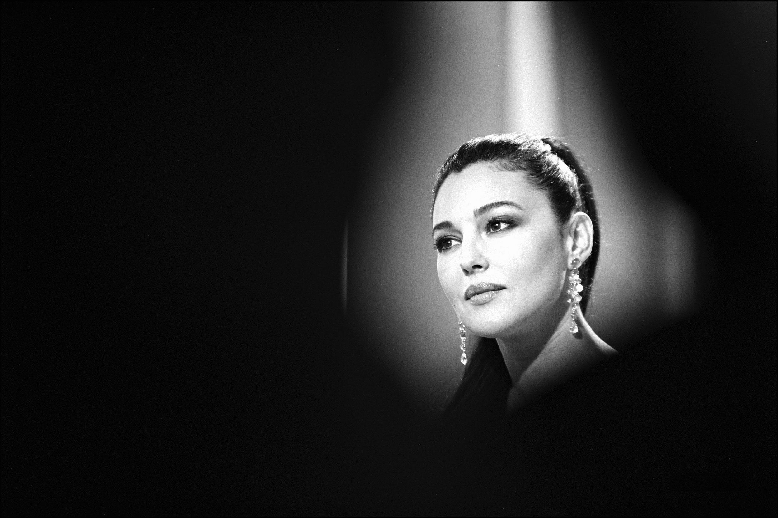 2500x1666 Monica Bellucci Wallpaper 1080p #X126N6X
