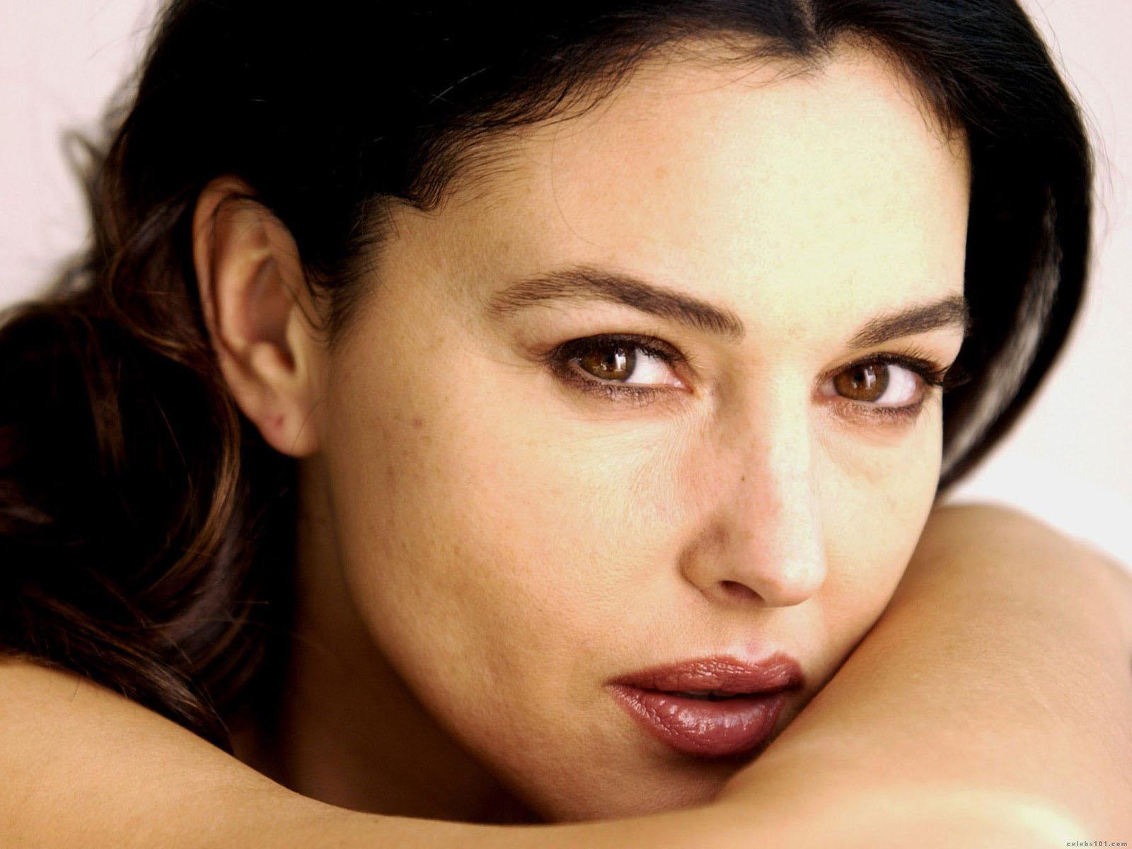 1600x1200 Monica Bellucci Desktop Wallpaper