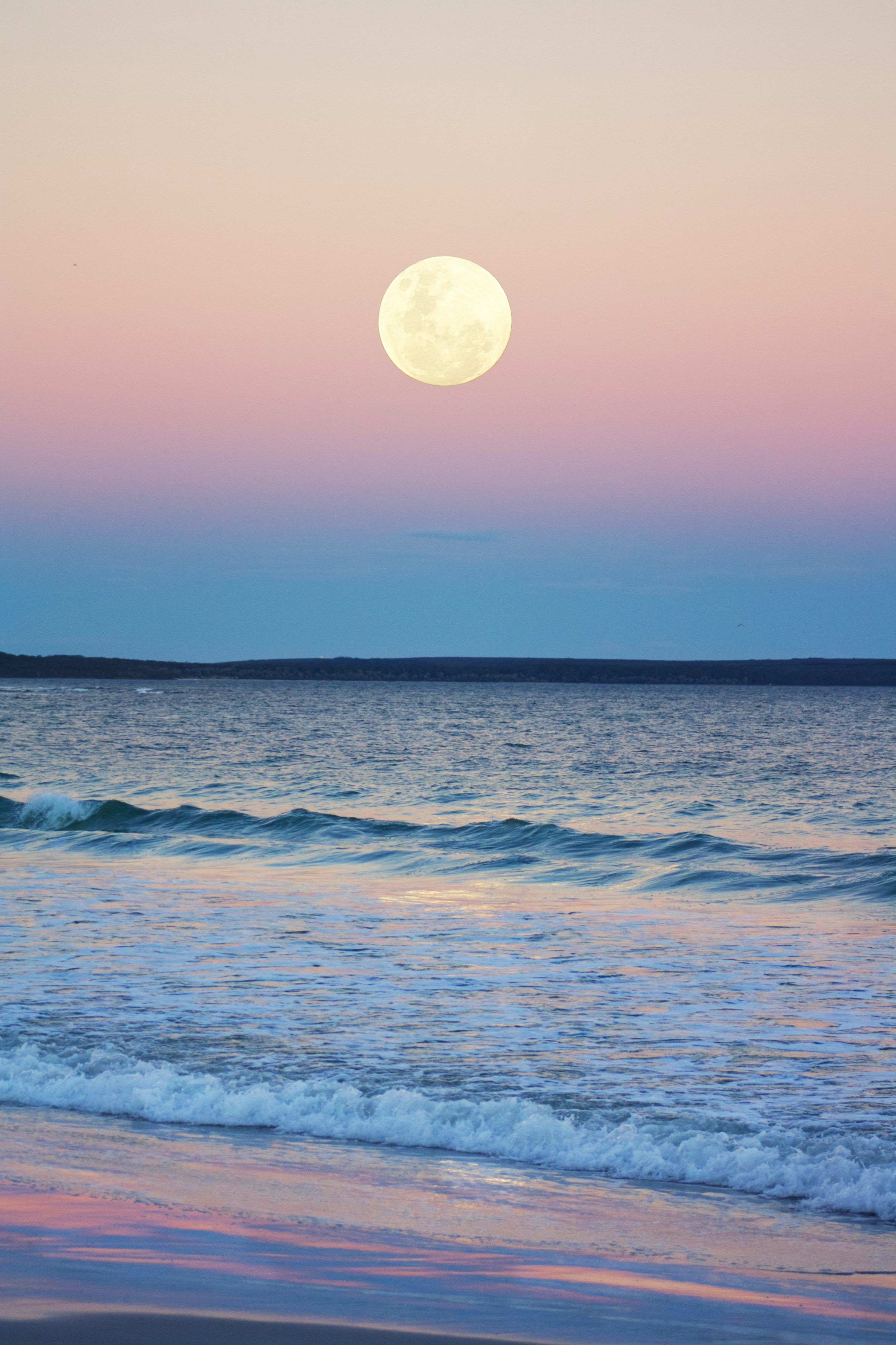 3000x4503 Moon Water Picture. Download Free