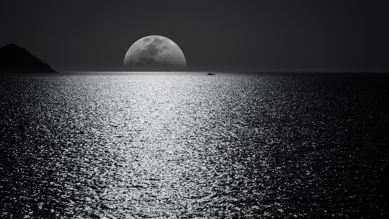 1260x709 White and Black Moon With Black Skies