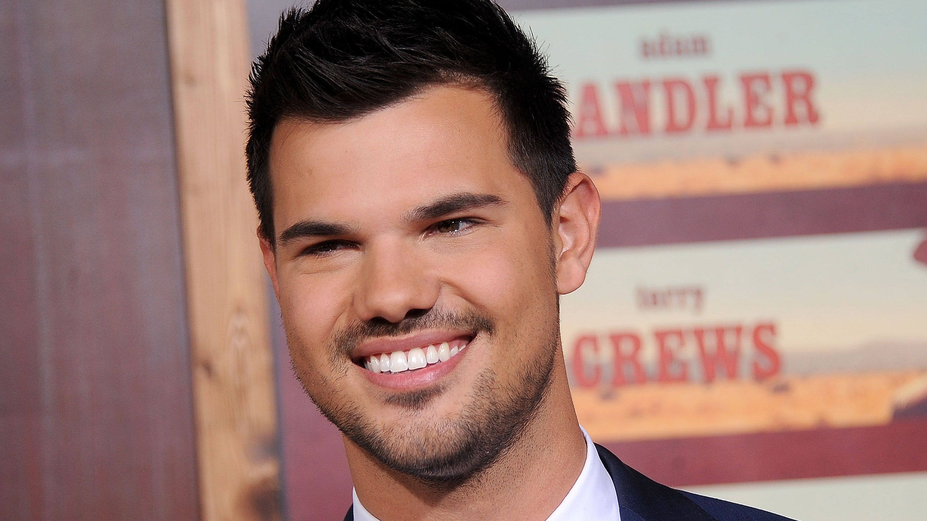 2990x1682 Twilight” Star Taylor Lautner Revealed