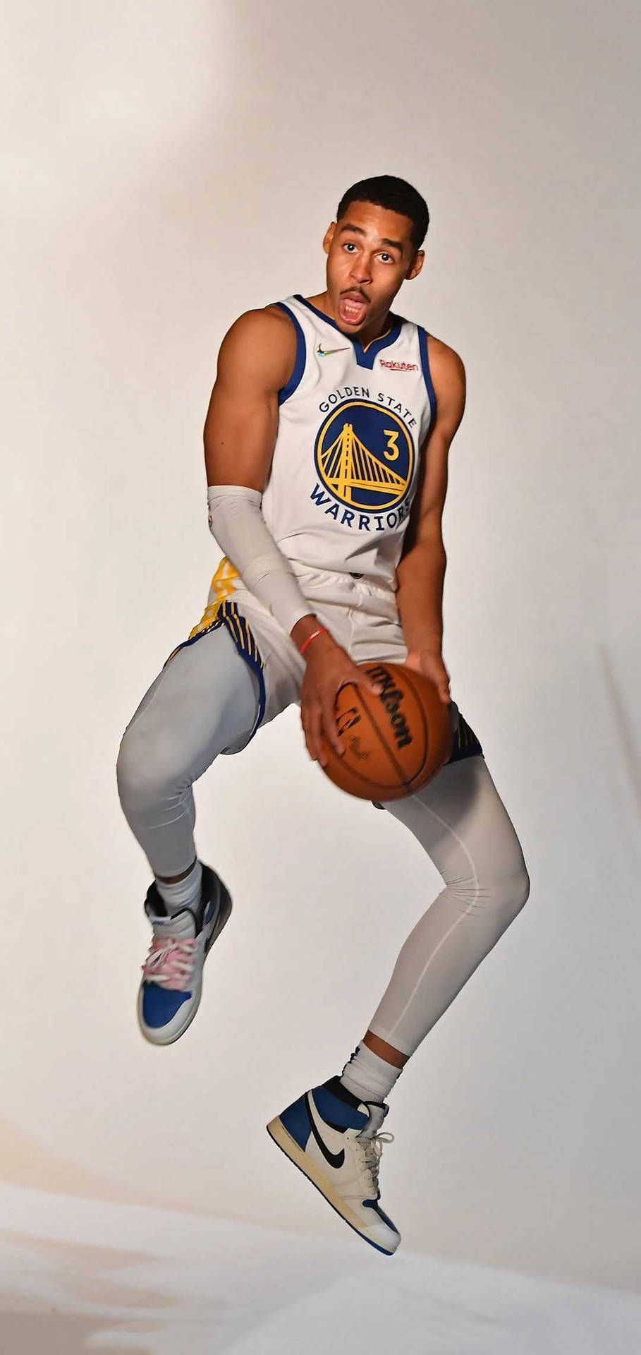 909x1920 Download free Jordan Poole Jumping