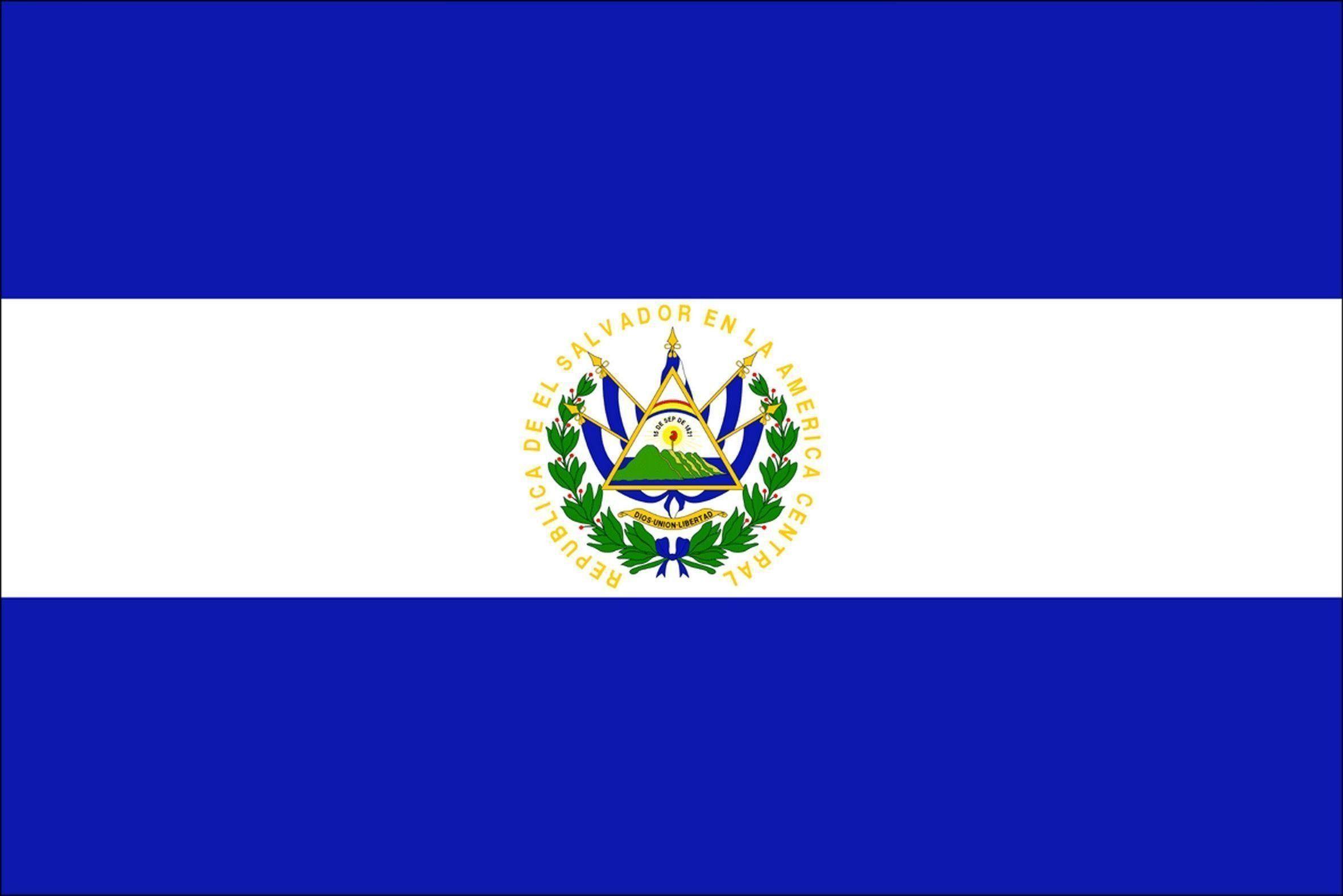2362x1576 El Salvador Flag Wallpaper