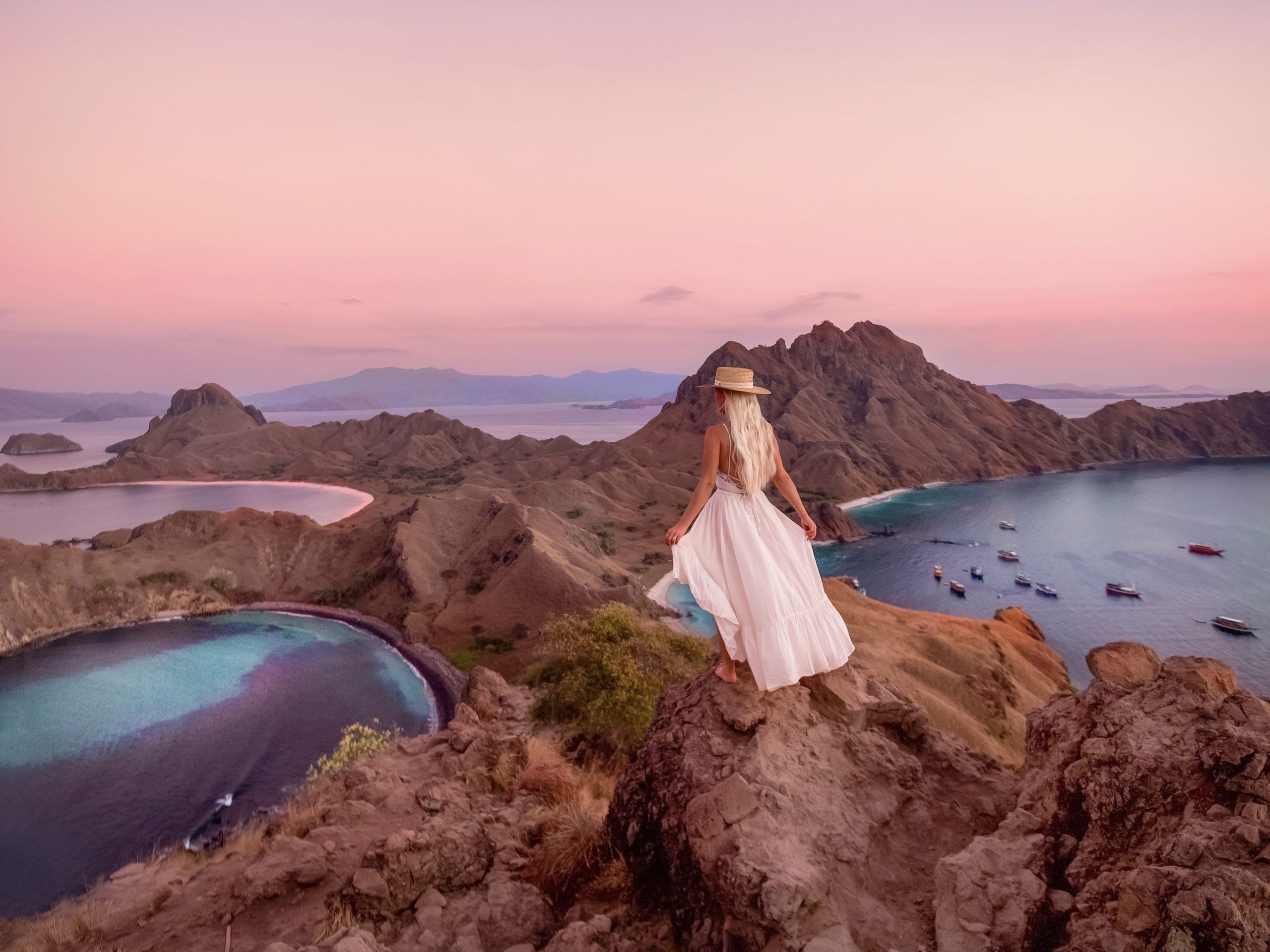 2560x1920 Komodo Islands. Helen Janneson Bense