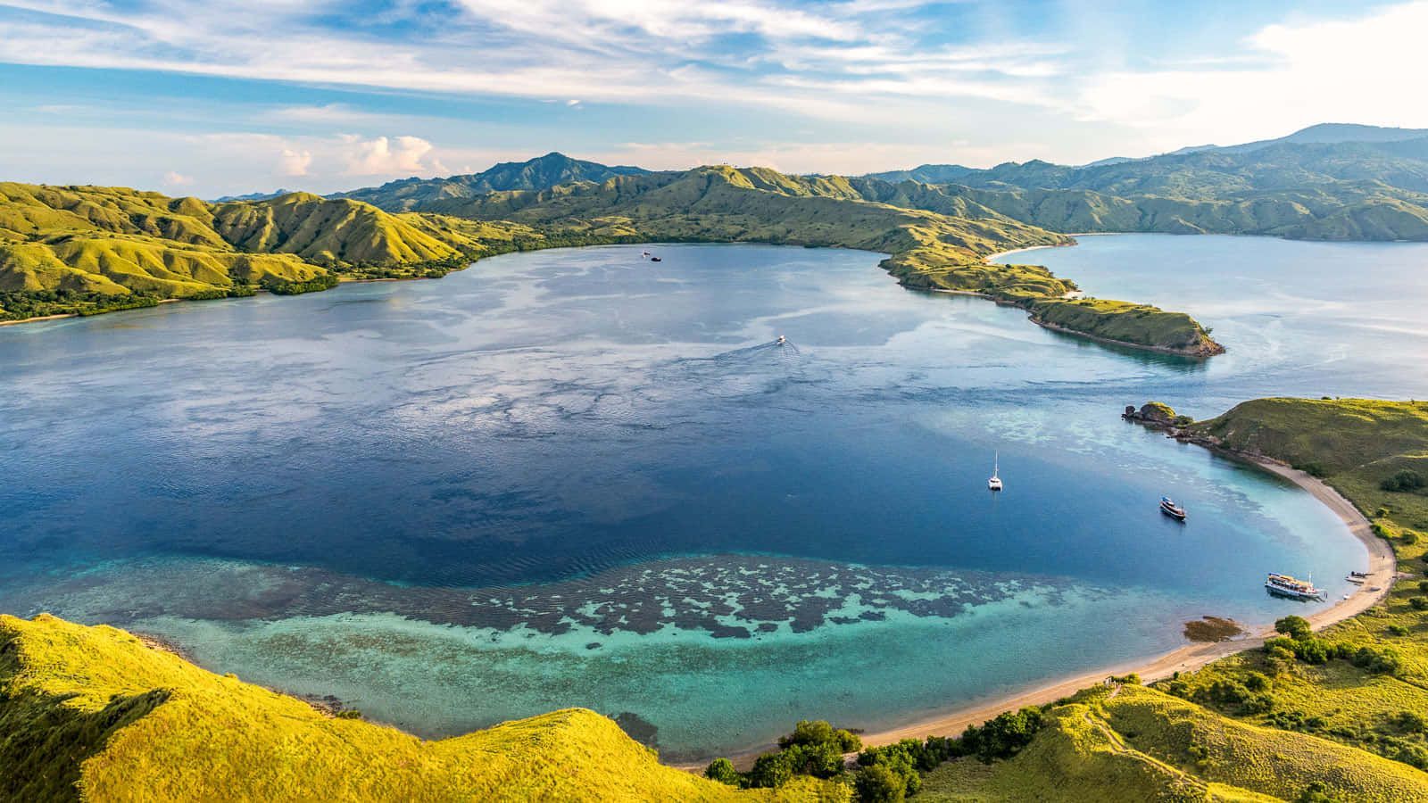 1600x900 Komodo Island Wallpaper
