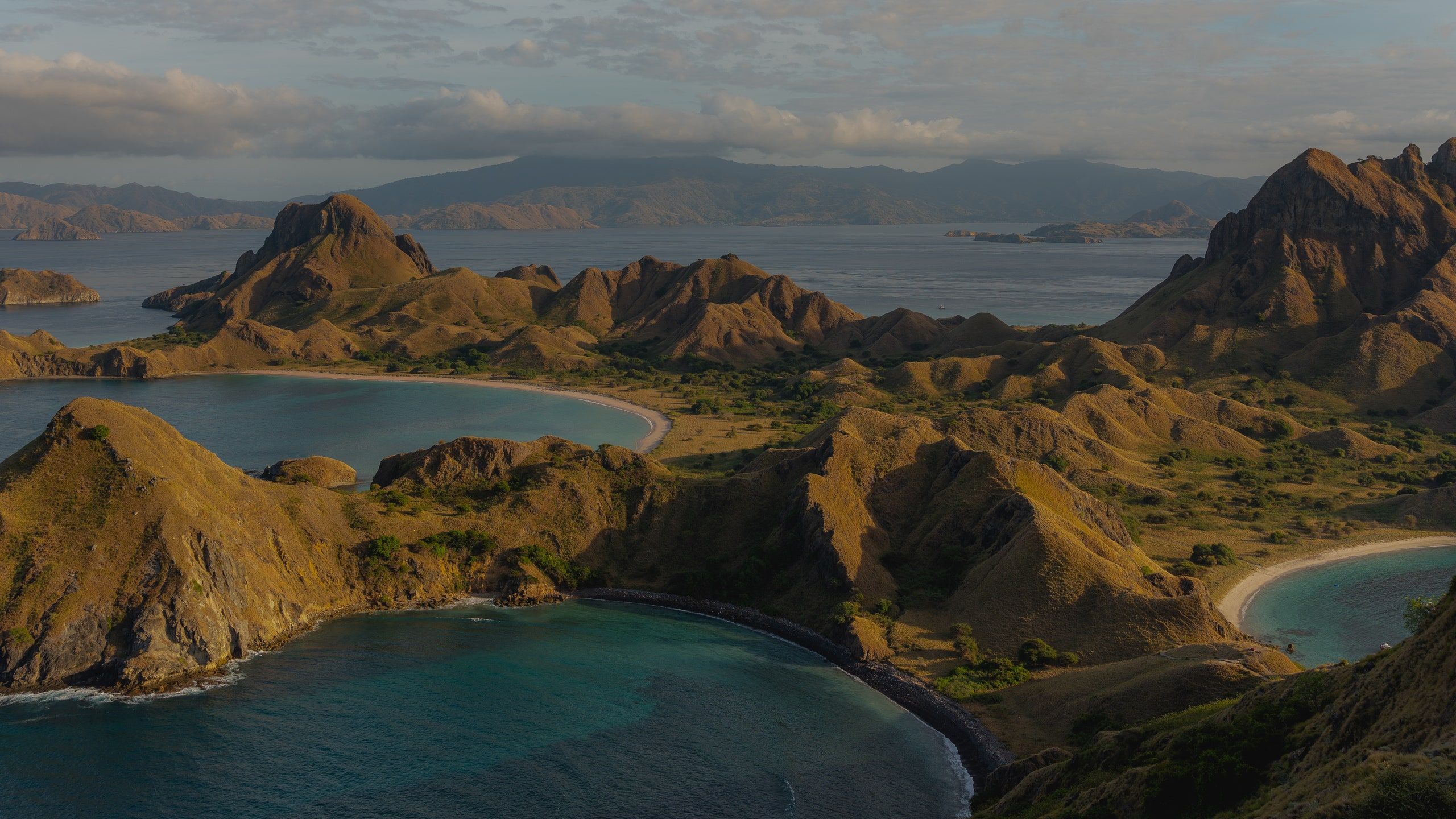 2560x1440 Komodo National Park